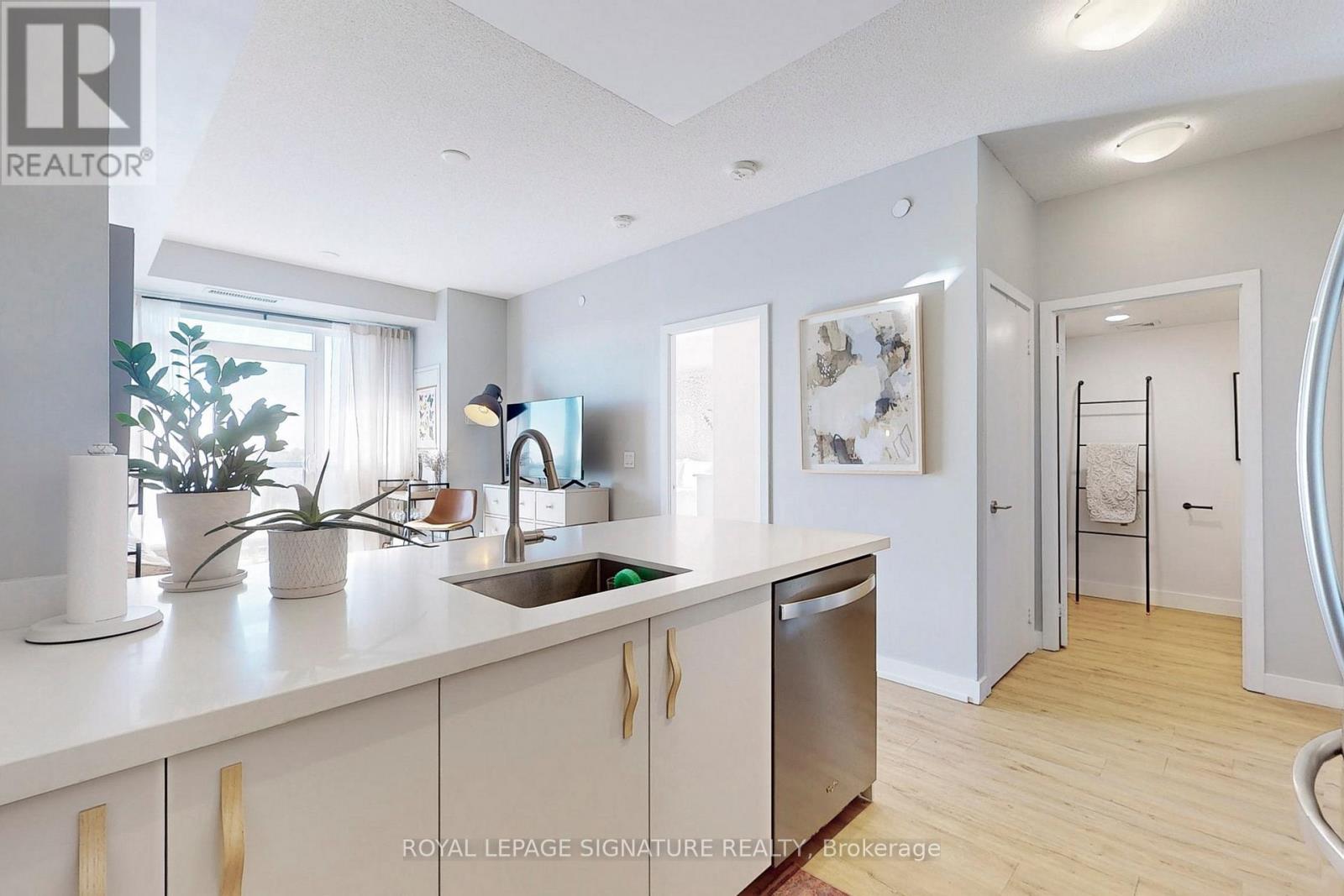 821 - 8 Trent Avenue, Toronto, Ontario  M4C 0A6 - Photo 7 - E13248780