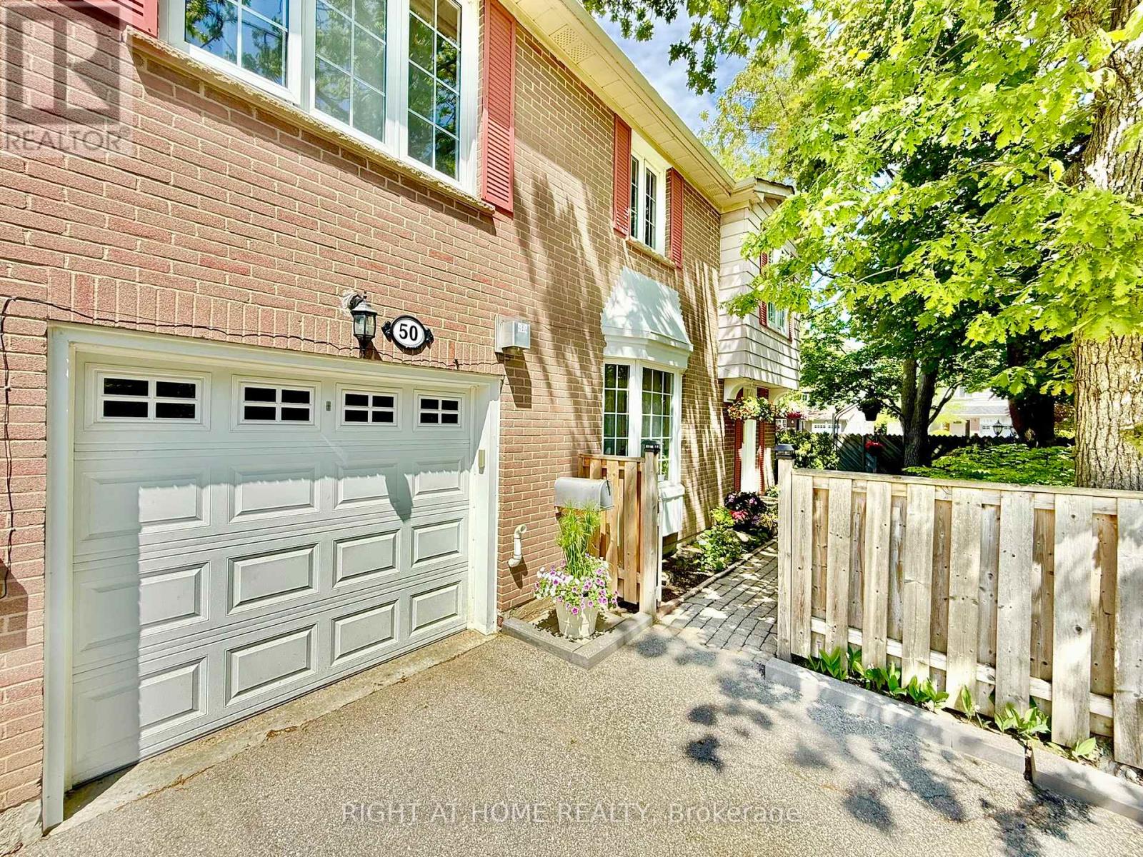 50 Rathfon Crescent, Richmond Hill, Ontario  L4C 5B7 - Photo 3 - N12977766