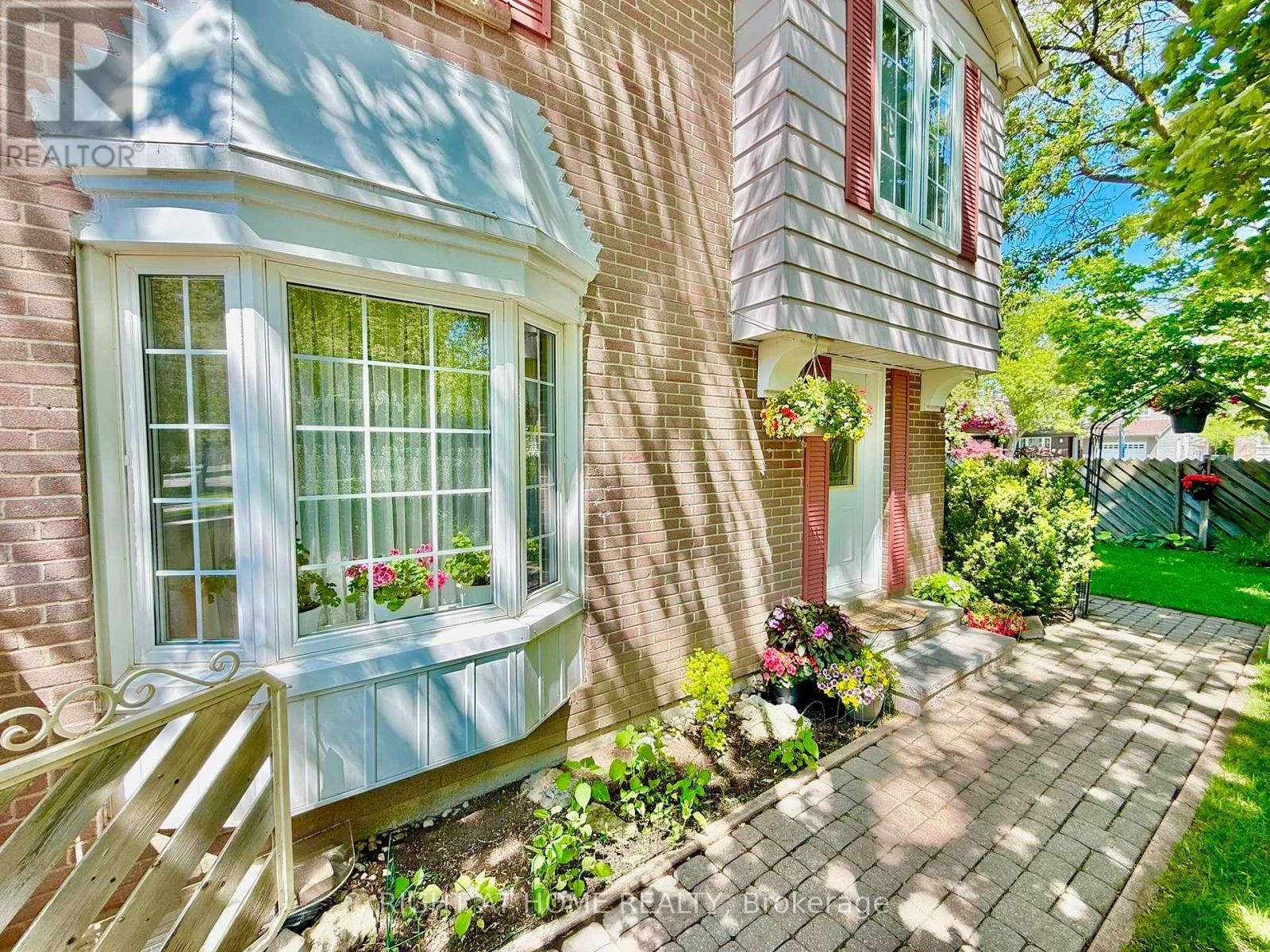 50 Rathfon Crescent, Richmond Hill, Ontario  L4C 5B7 - Photo 4 - N12977766
