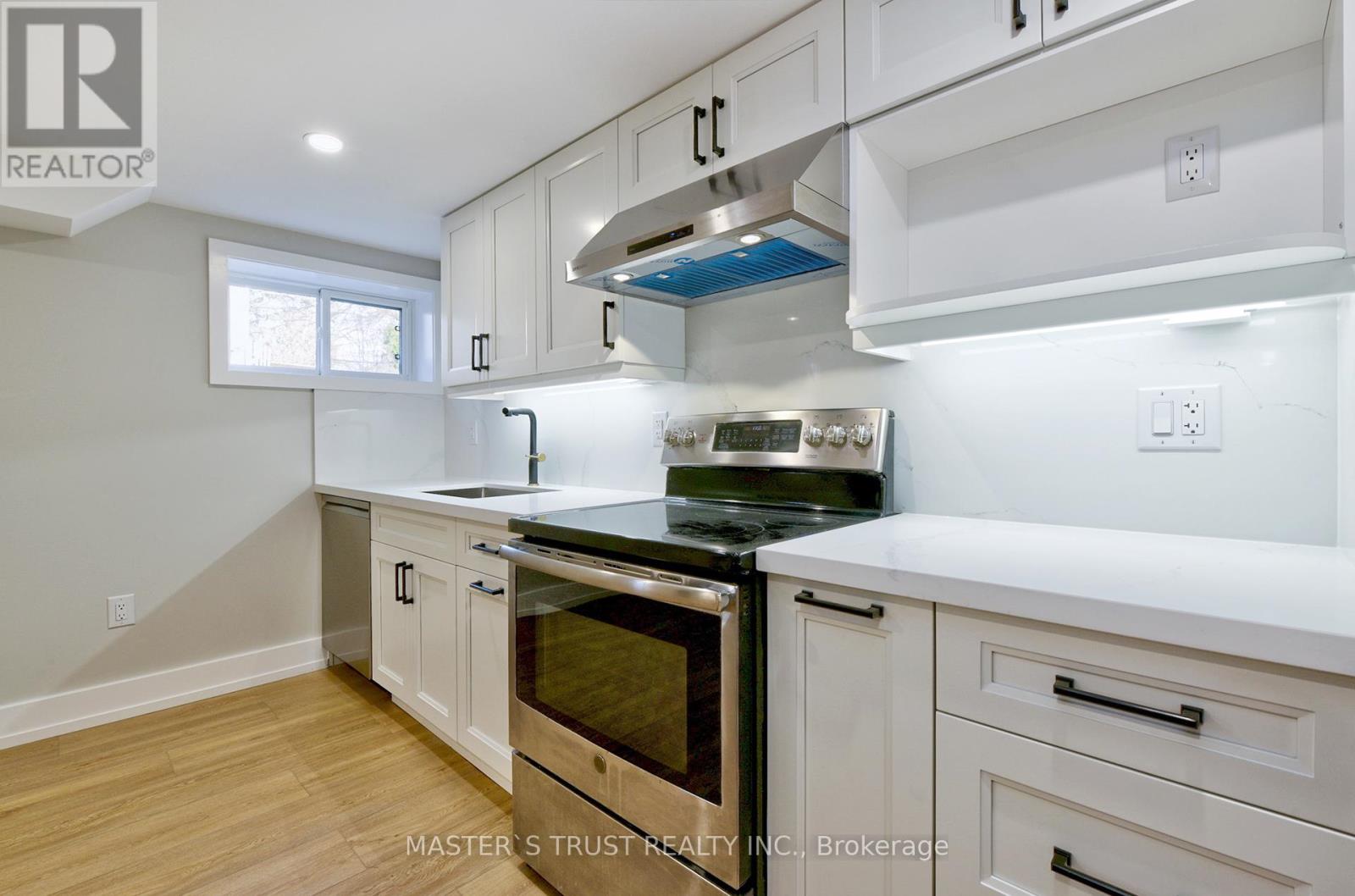 Unit 2 - 28 Florence Drive, Oakville, Ontario  L6K 1V6 - Photo 4 - W13248676