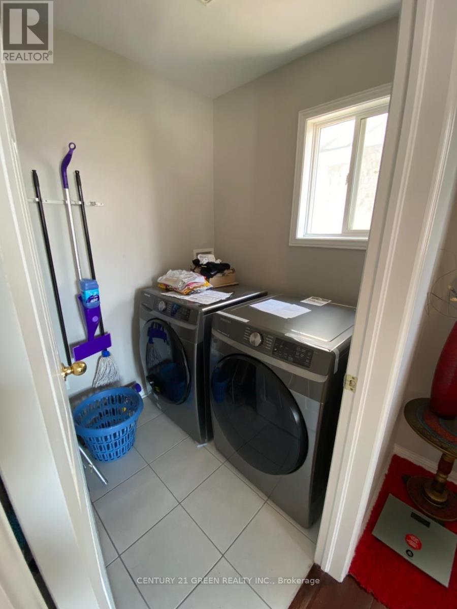 Upper - 5337 Longford Drive, Mississauga, Ontario  L5M 7Y8 - Photo 14 - W13248726