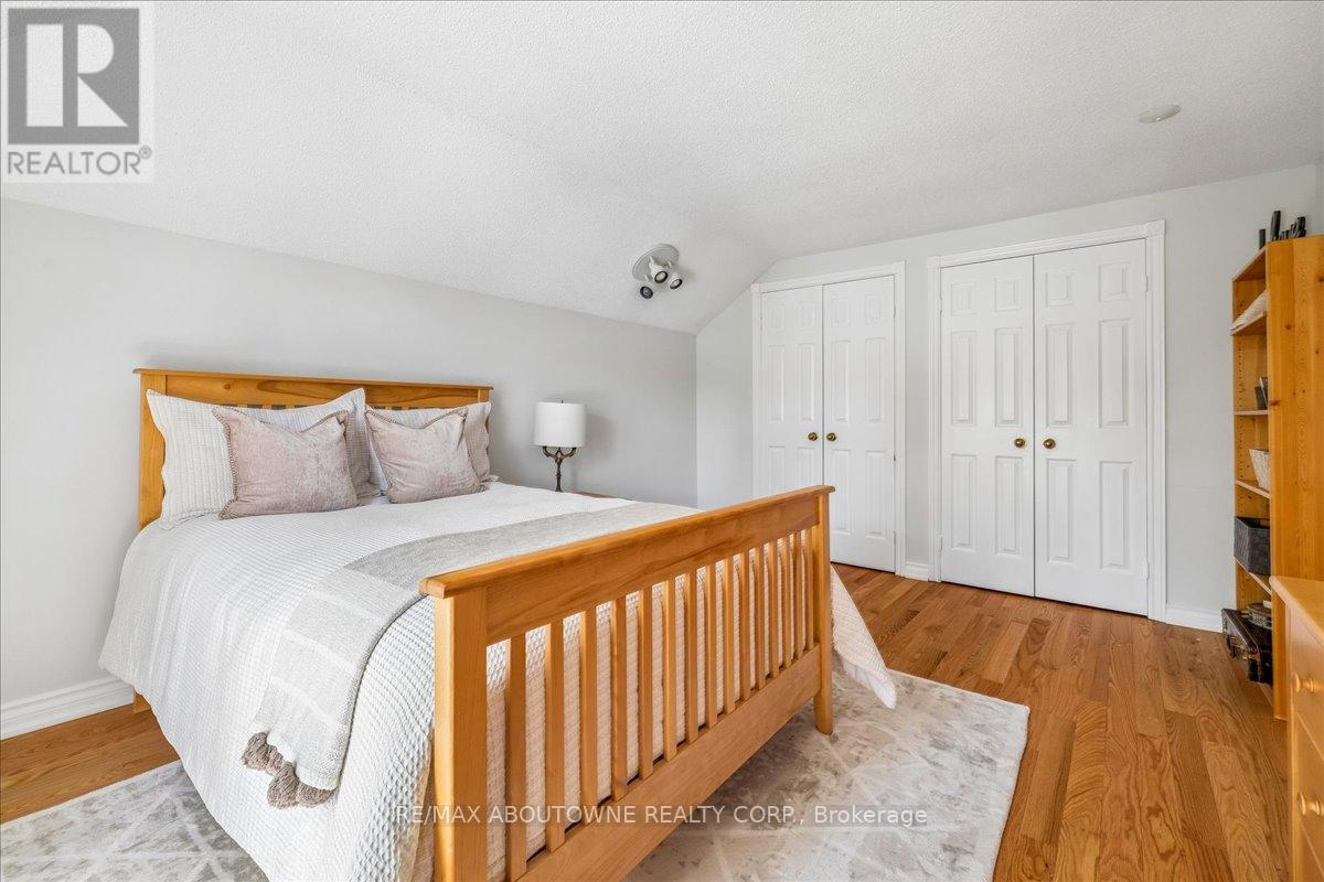 1229 Old Post Drive, Oakville, Ontario  L6M 1A5 - Photo 21 - W13248754