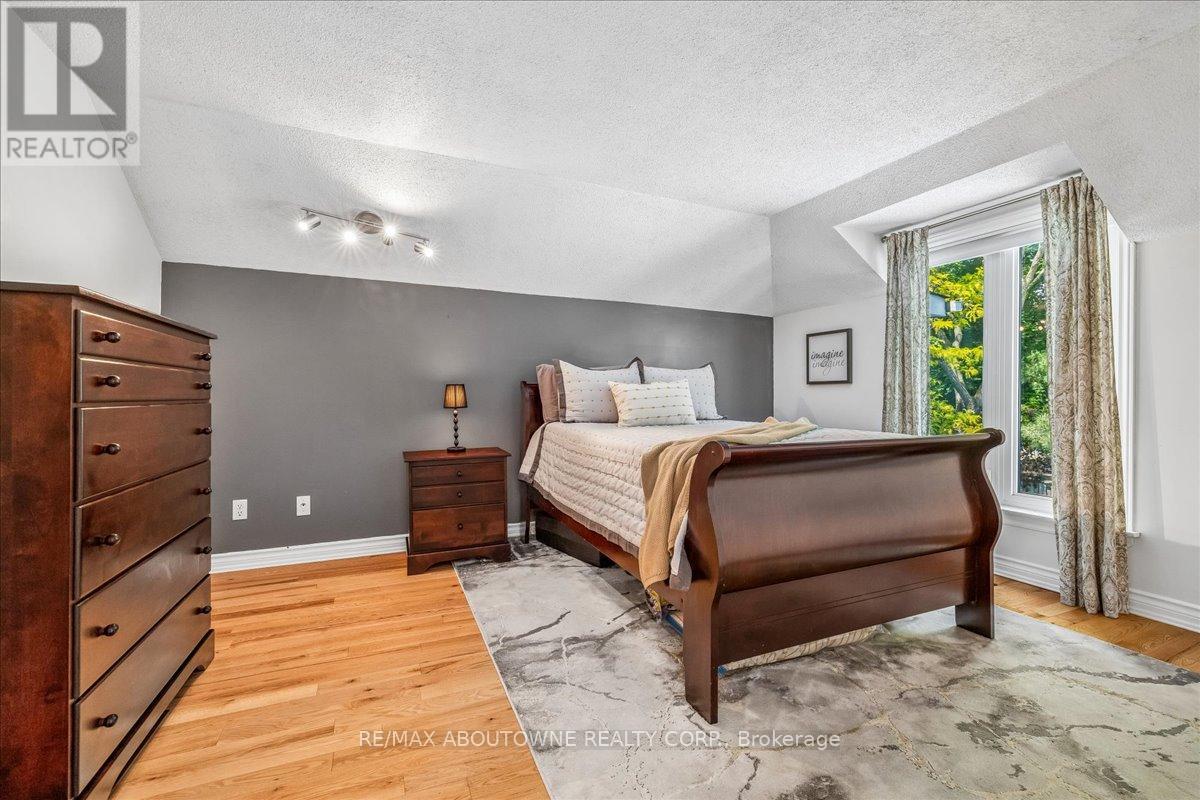 1229 Old Post Drive, Oakville, Ontario  L6M 1A5 - Photo 22 - W13248754