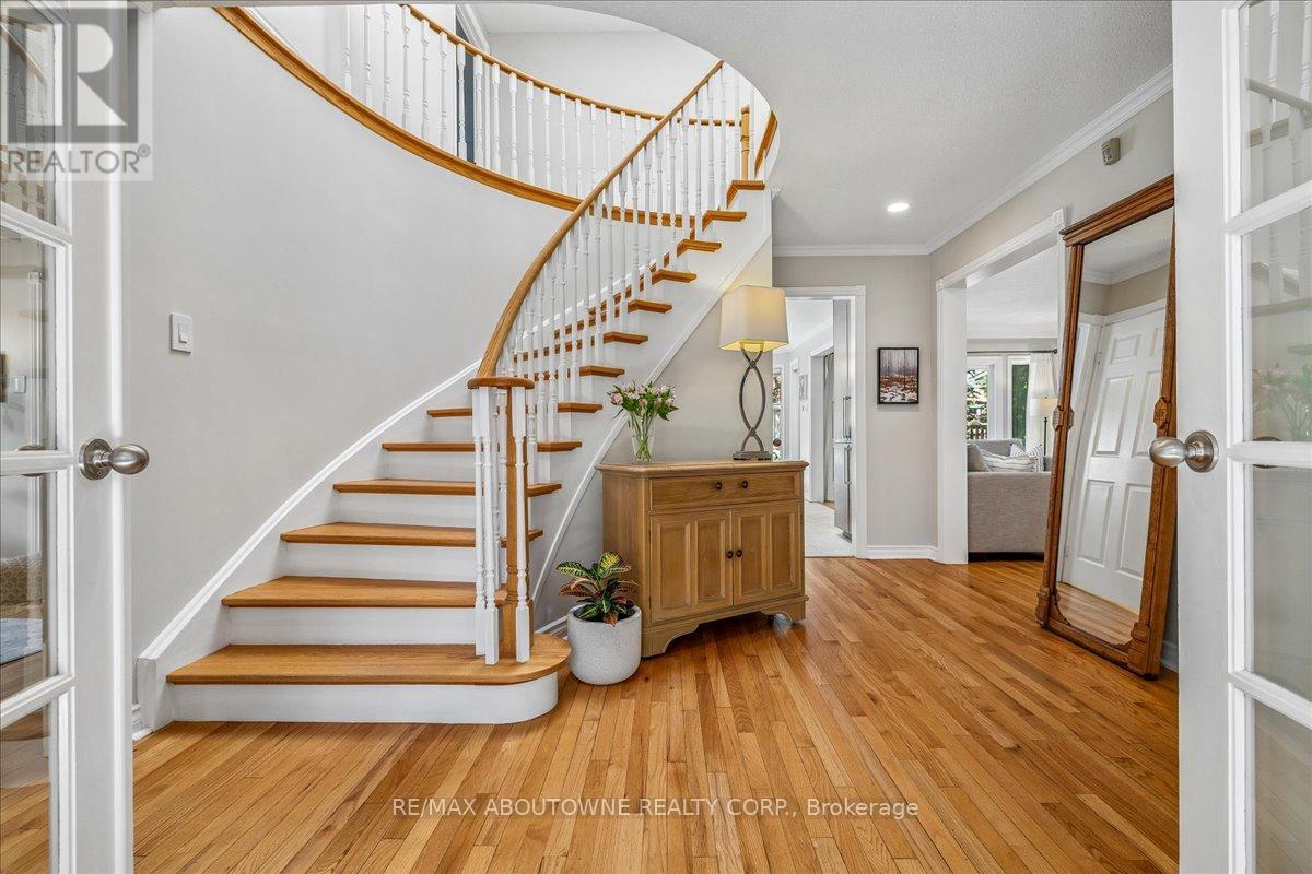 1229 Old Post Drive, Oakville, Ontario  L6M 1A5 - Photo 4 - W13248754