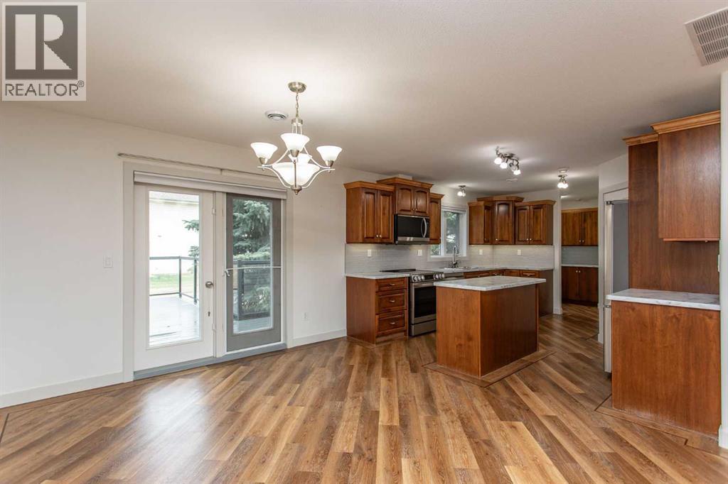 4504 45 Avenue, Lacombe, Alberta  T4L 1W3 - Photo 6 - A2310675