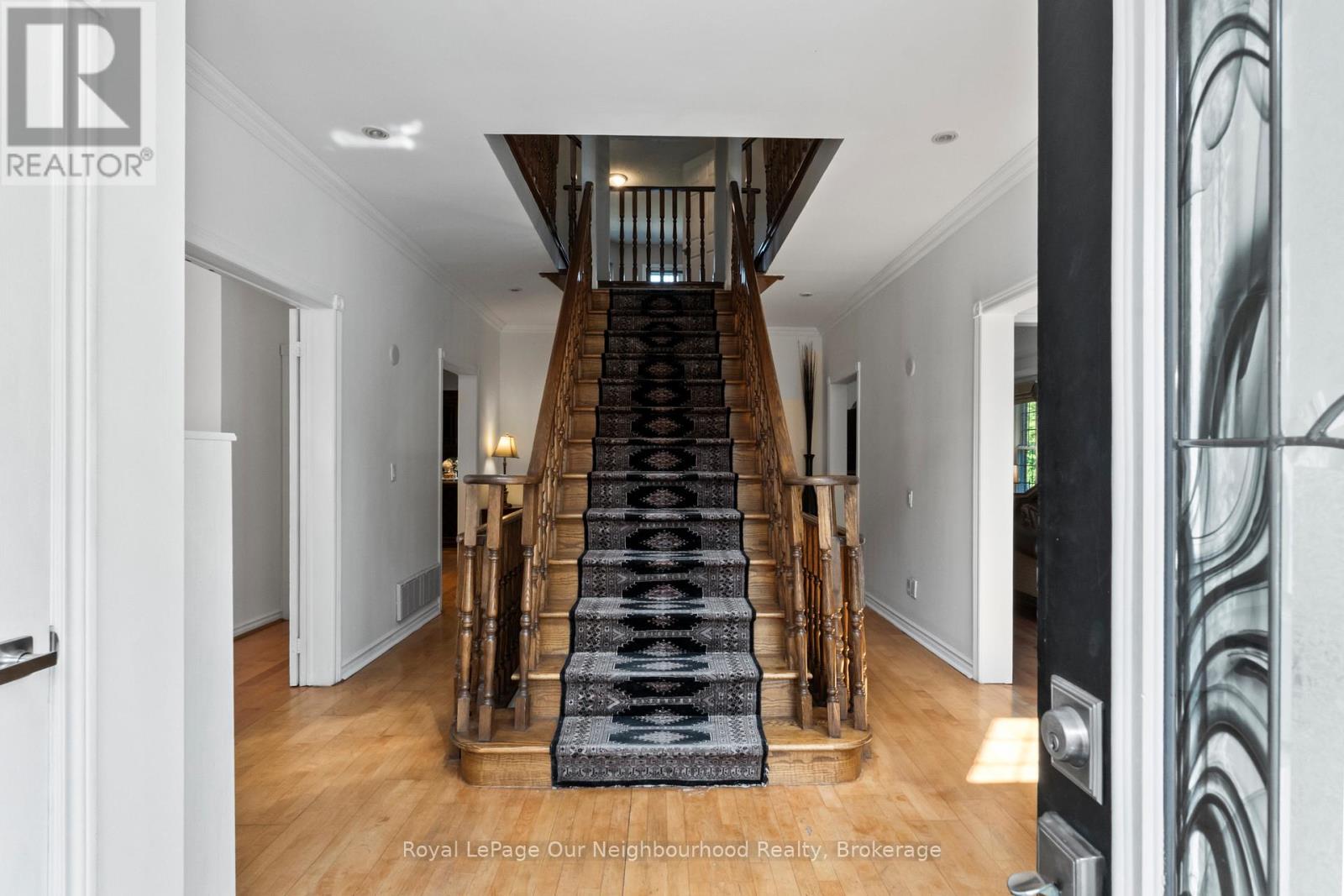 44 Gatcombe Circle, Richmond Hill, Ontario  L4C 9P5 - Photo 3 - N13249174