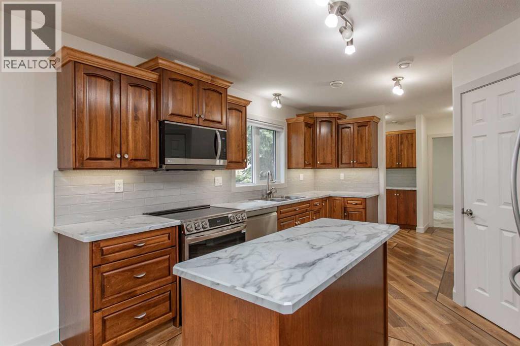 4504 45 Avenue, Lacombe, Alberta  T4L 1W3 - Photo 8 - A2310675