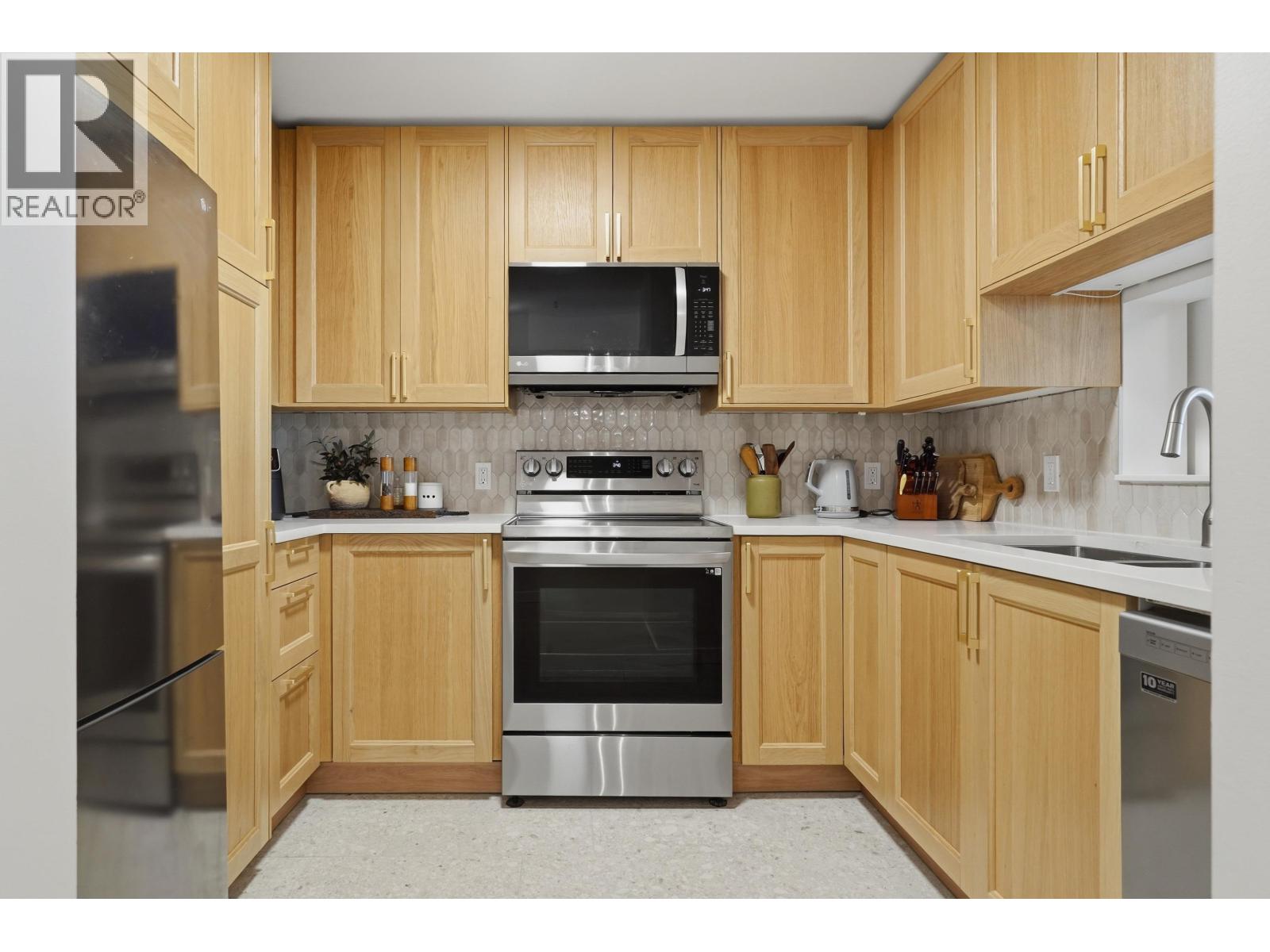 604 221 Eleventh Street, New Westminster, British Columbia  V3M 4C8 - Photo 4 - R3132572