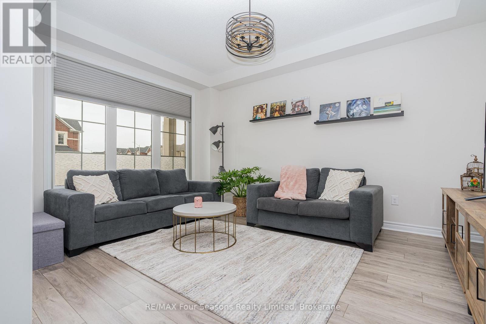 40 Kirby Avenue, Collingwood, Ontario  L9Y 3W8 - Photo 4 - S13249106