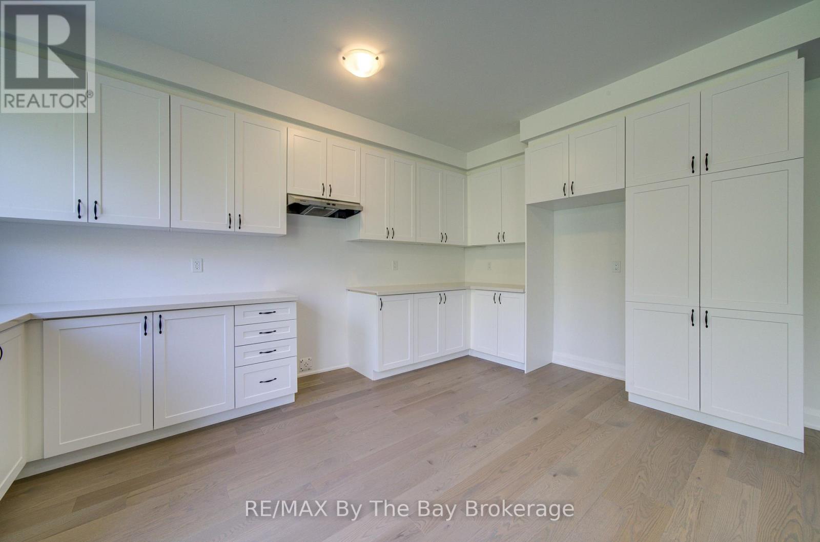 38 Amber Drive, Wasaga Beach, Ontario  L9Z 0R8 - Photo 11 - S13249182