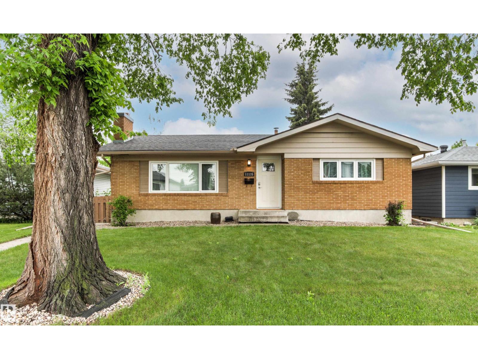 11135 49 AV NW, Edmonton, Alberta