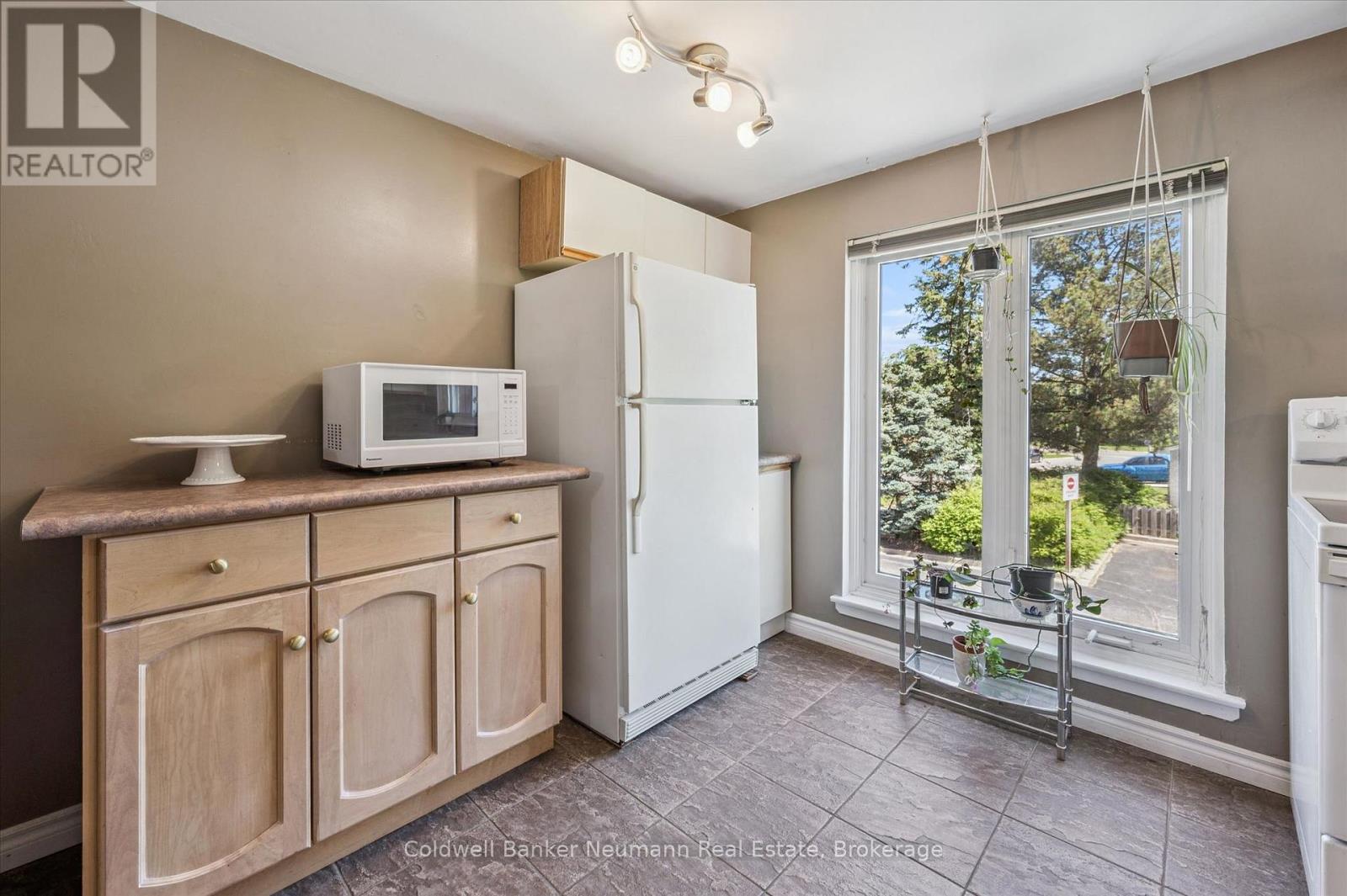 2 - 2 Worton Avenue, Guelph, Ontario N1H 7C5 - Photo 11 - X13249126