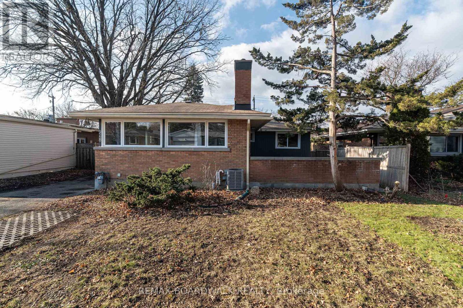 B - 948 Parkhurst Boulevard, Ottawa, Ontario  K2A 3M9 - Photo 1 - X13249006