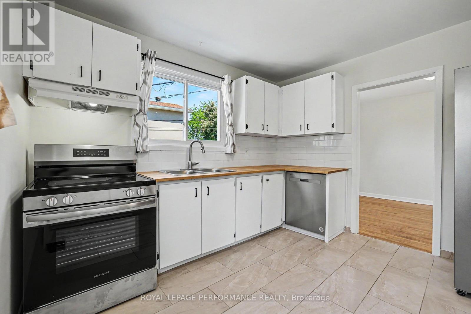 29 Aldercrest Drive, Ottawa, Ontario  K2G 1P8 - Photo 7 - X13249104