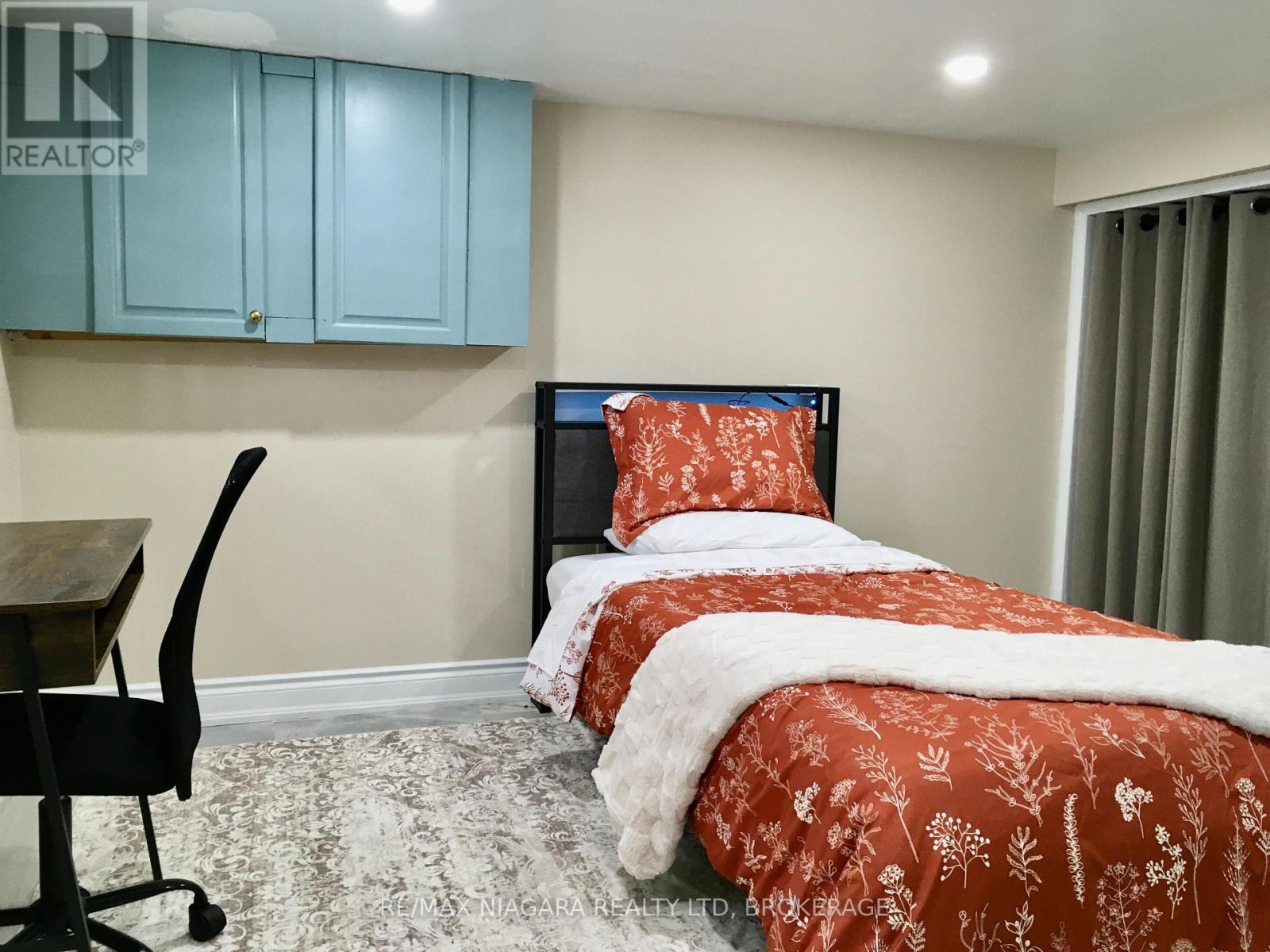 Bedroom 2 - 3968 St Peter Avenue, Niagara Falls, Ontario  L2J 2N8 - Photo 5 - X13248814