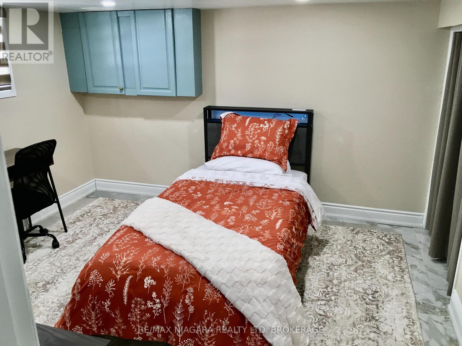 Bedroom 2 - 3968 St Peter Avenue, Niagara Falls, Ontario  L2J 2N8 - Photo 7 - X13248814