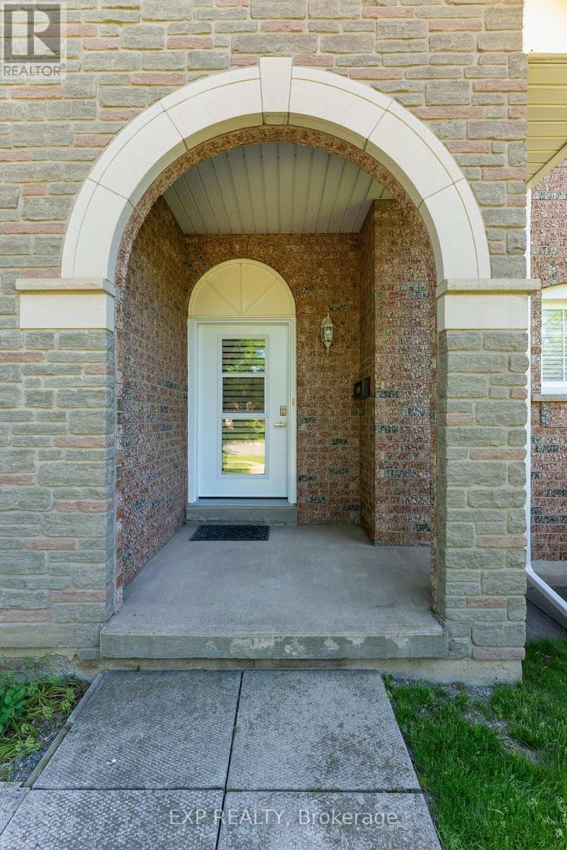 3 Madison Court E, Welland, Ontario  L3C 7G3 - Photo 4 - X13249060