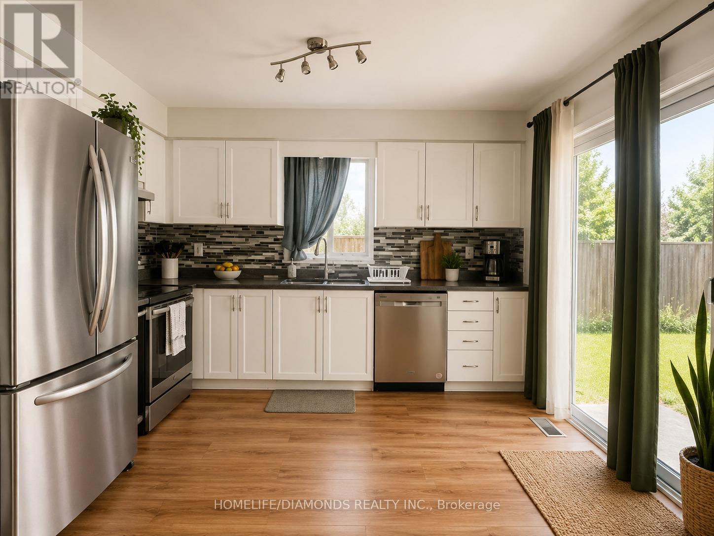 32 Woodland Drive, Welland, Ontario  L3C 7C9 - Photo 2 - X13228002