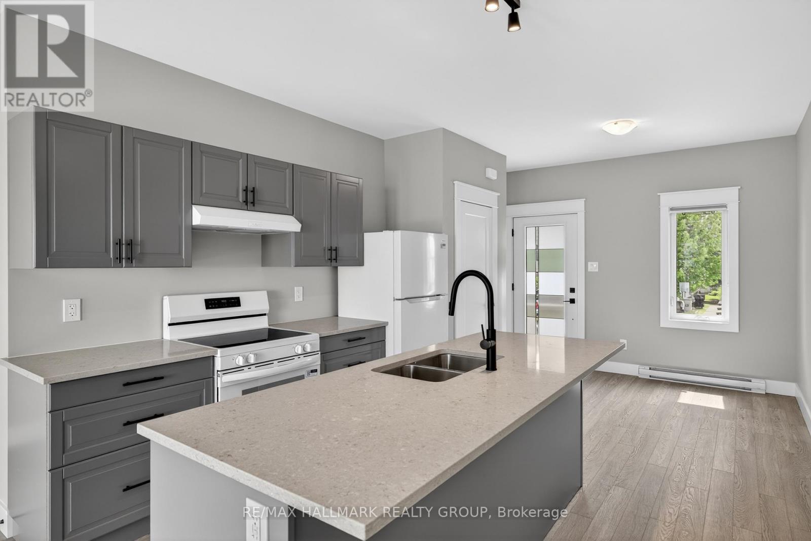 100 Welland Street, Perth, Ontario  K7H 3H7 - Photo 9 - X12004221
