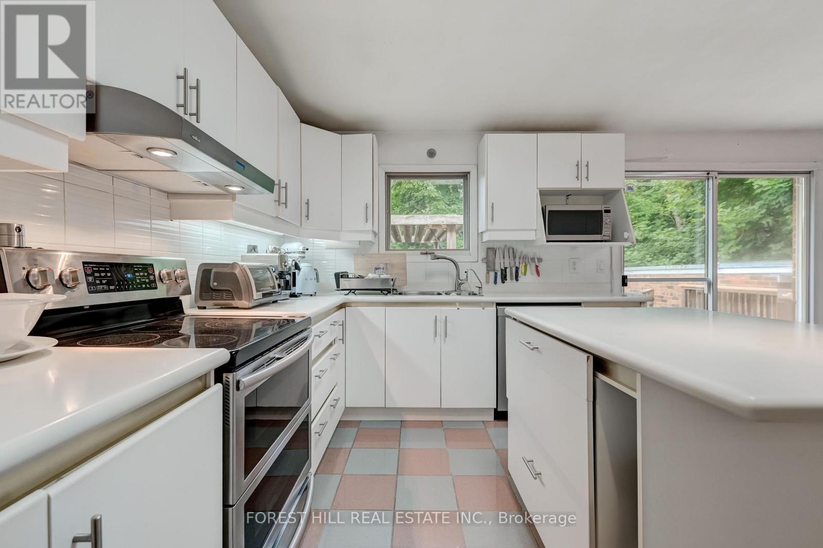 112 DEWBOURNE AVENUE Toronto (Humewood-Cedarvale), ON M6C 1Y7