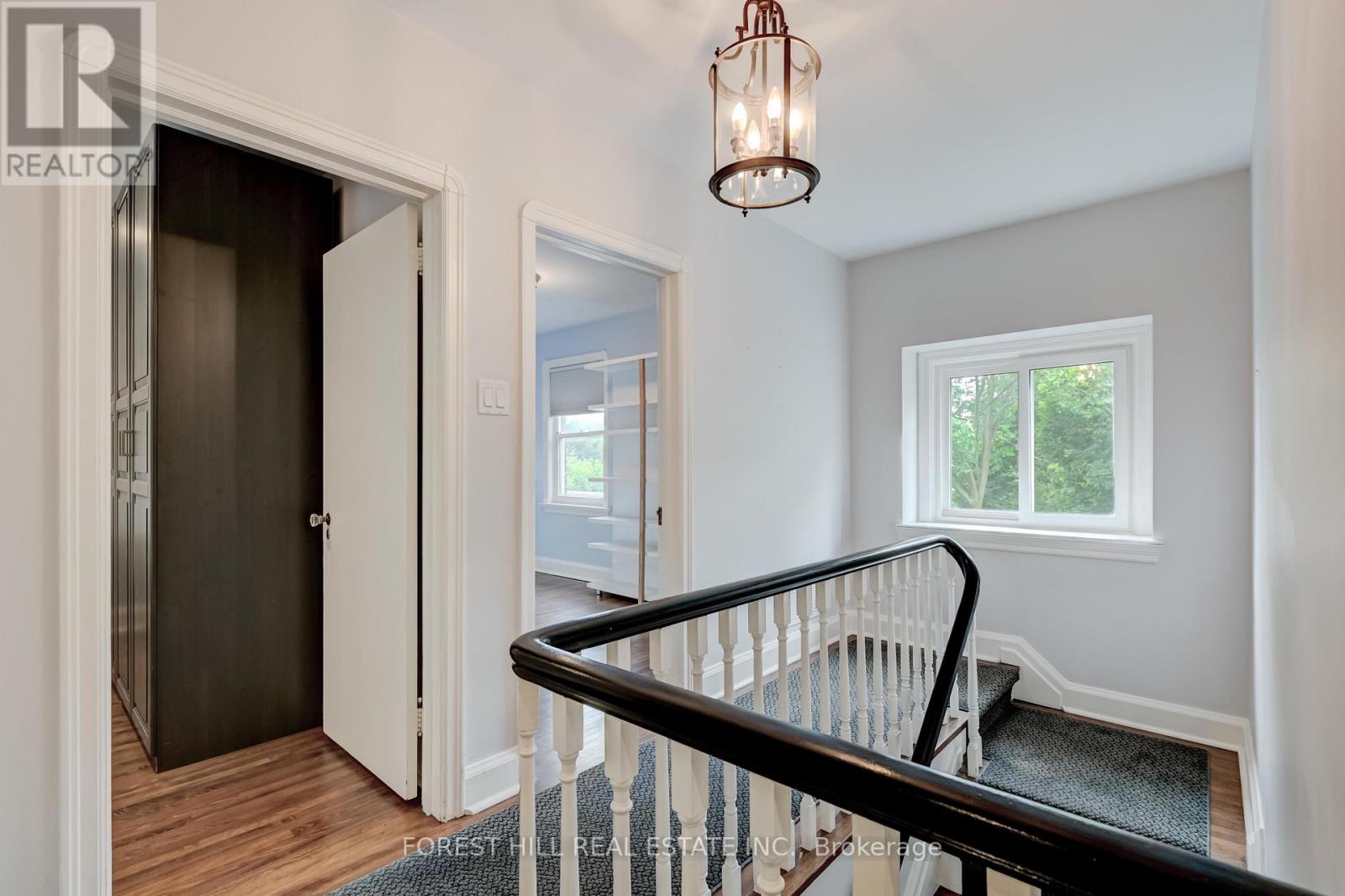 112 DEWBOURNE AVENUE Toronto (Humewood-Cedarvale), ON M6C 1Y7