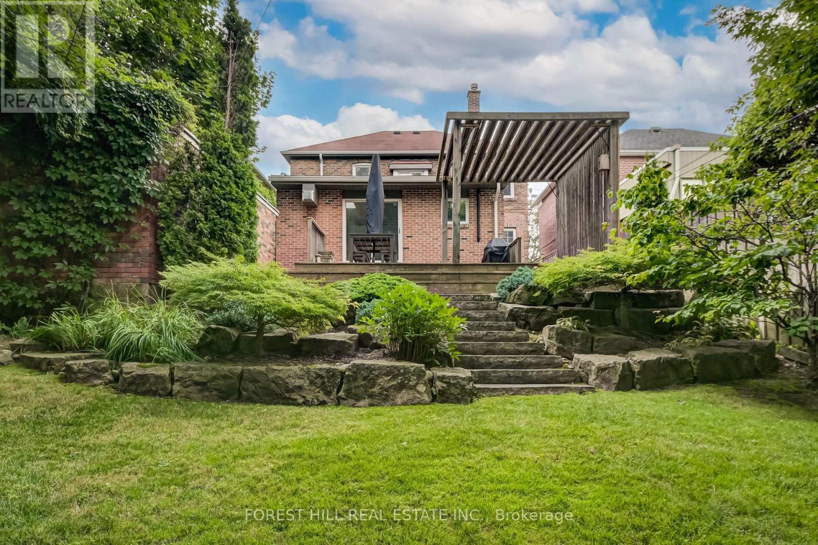 112 DEWBOURNE AVENUE Toronto (Humewood-Cedarvale), ON M6C 1Y7