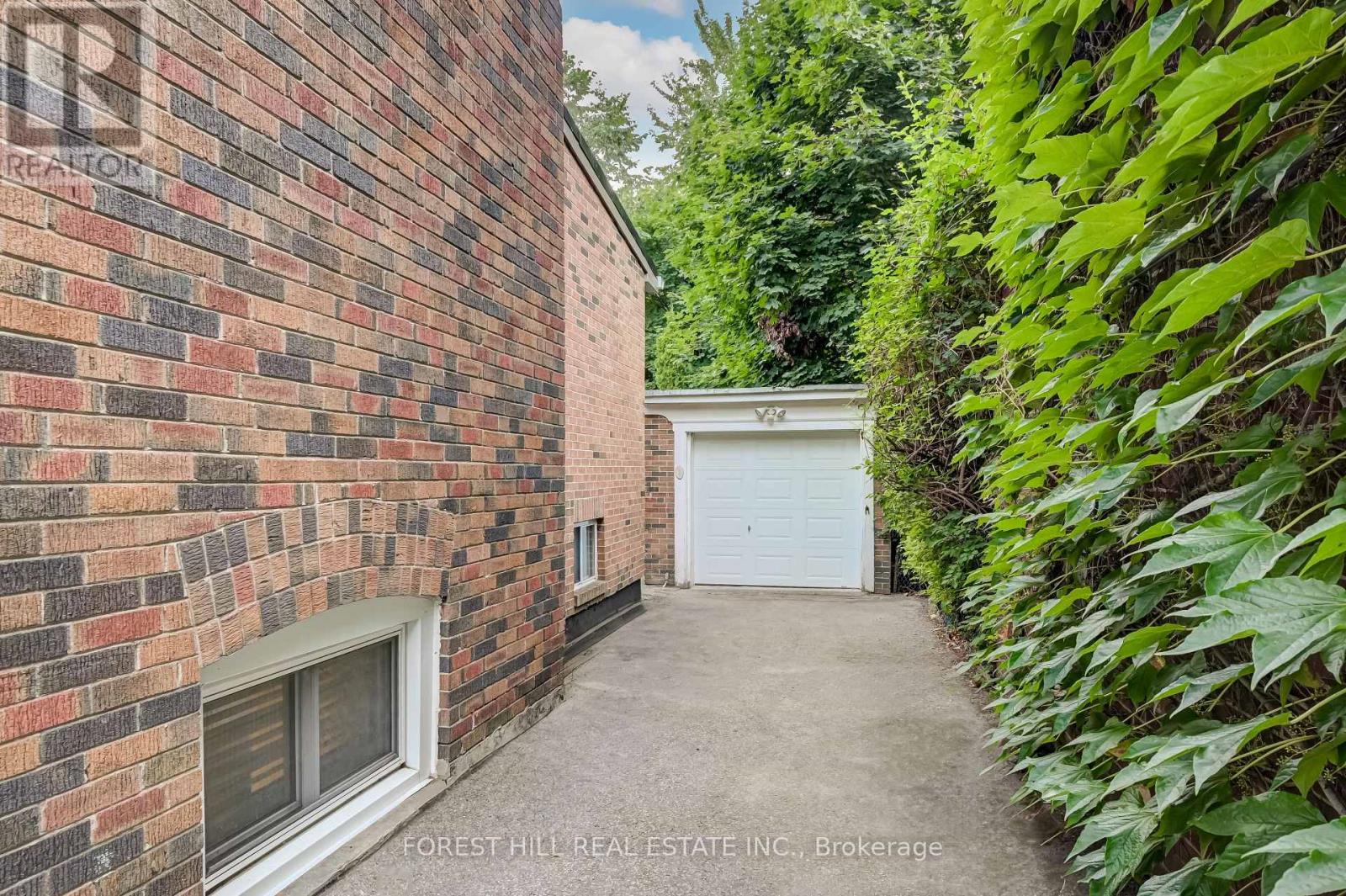 112 DEWBOURNE AVENUE Toronto (Humewood-Cedarvale), ON M6C 1Y7