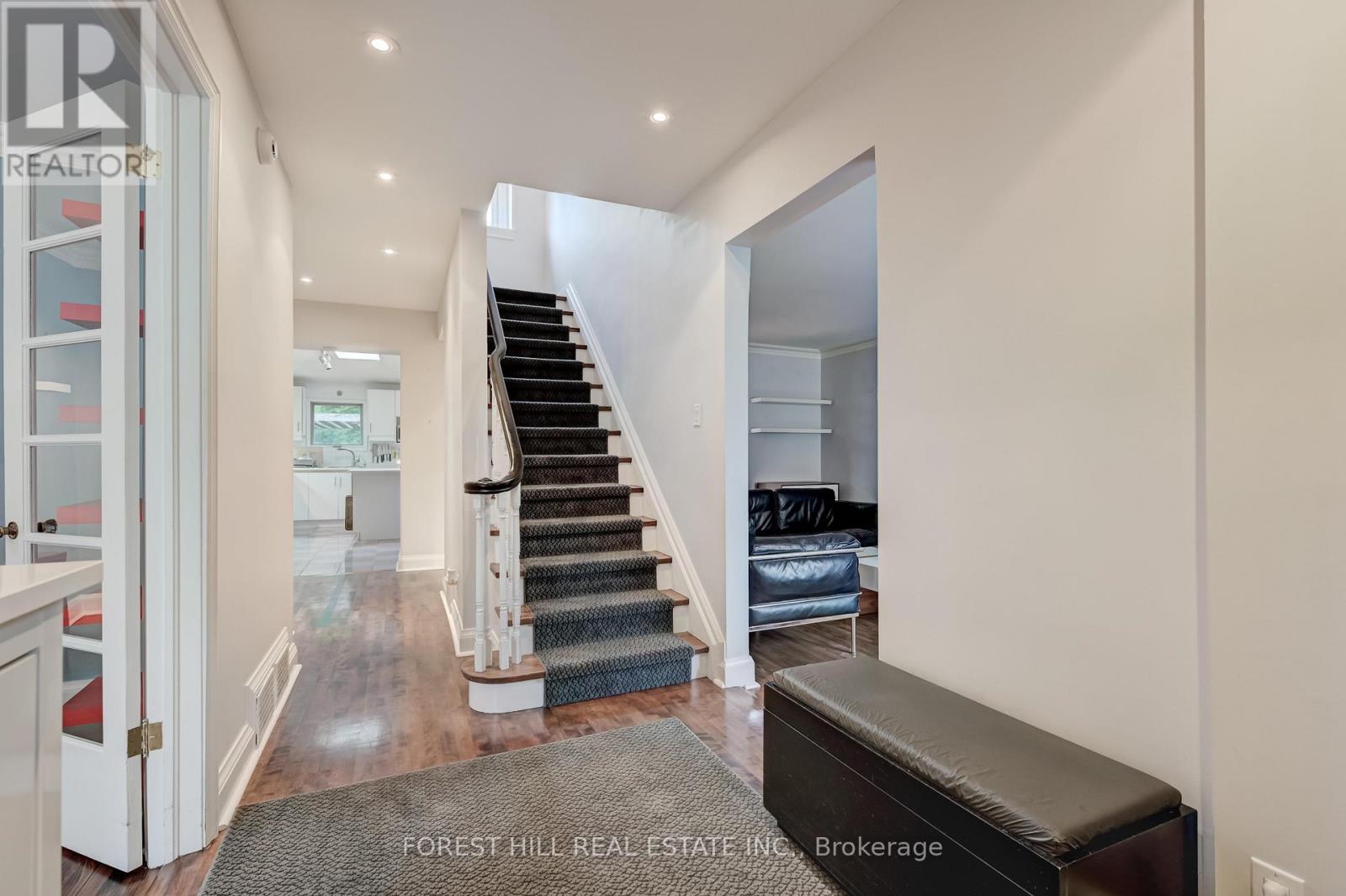 112 DEWBOURNE AVENUE Toronto (Humewood-Cedarvale), ON M6C 1Y7