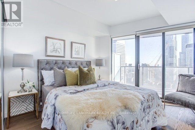 3705 - 11 Wellesley Street W, Toronto, Ontario  M4Y 0G4 - Photo 10 - C13248890