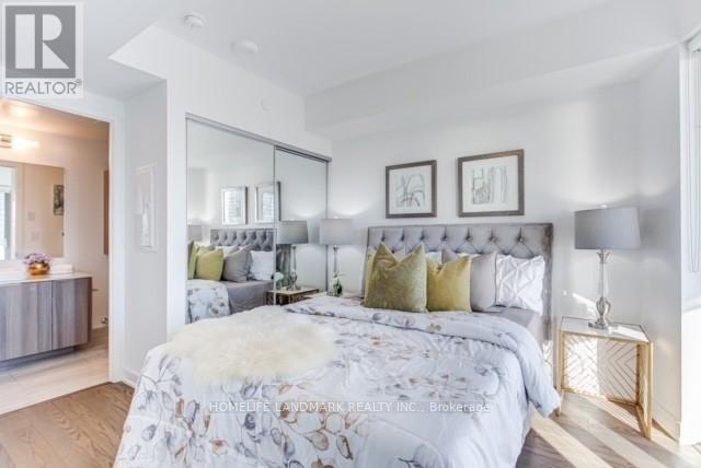3705 - 11 Wellesley Street W, Toronto, Ontario  M4Y 0G4 - Photo 11 - C13248890