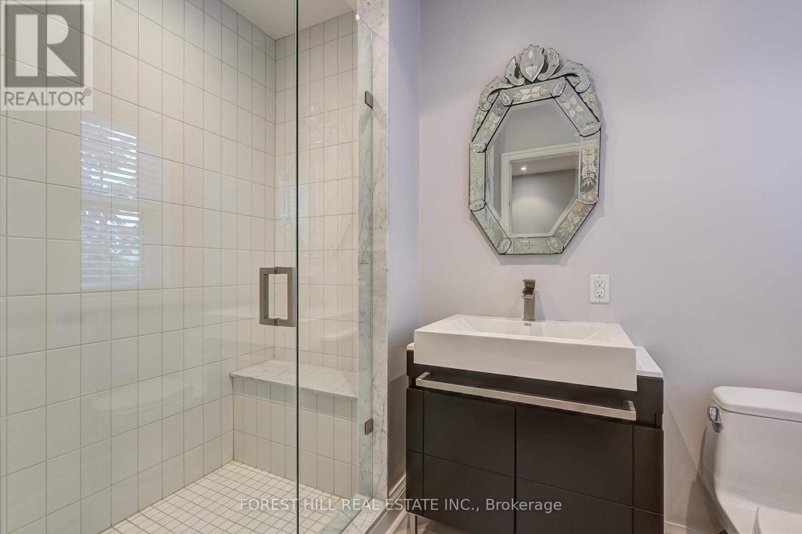 112 Dewbourne Avenue, Toronto, Ontario  M6C 1Y7 - Photo 21 - C13248938
