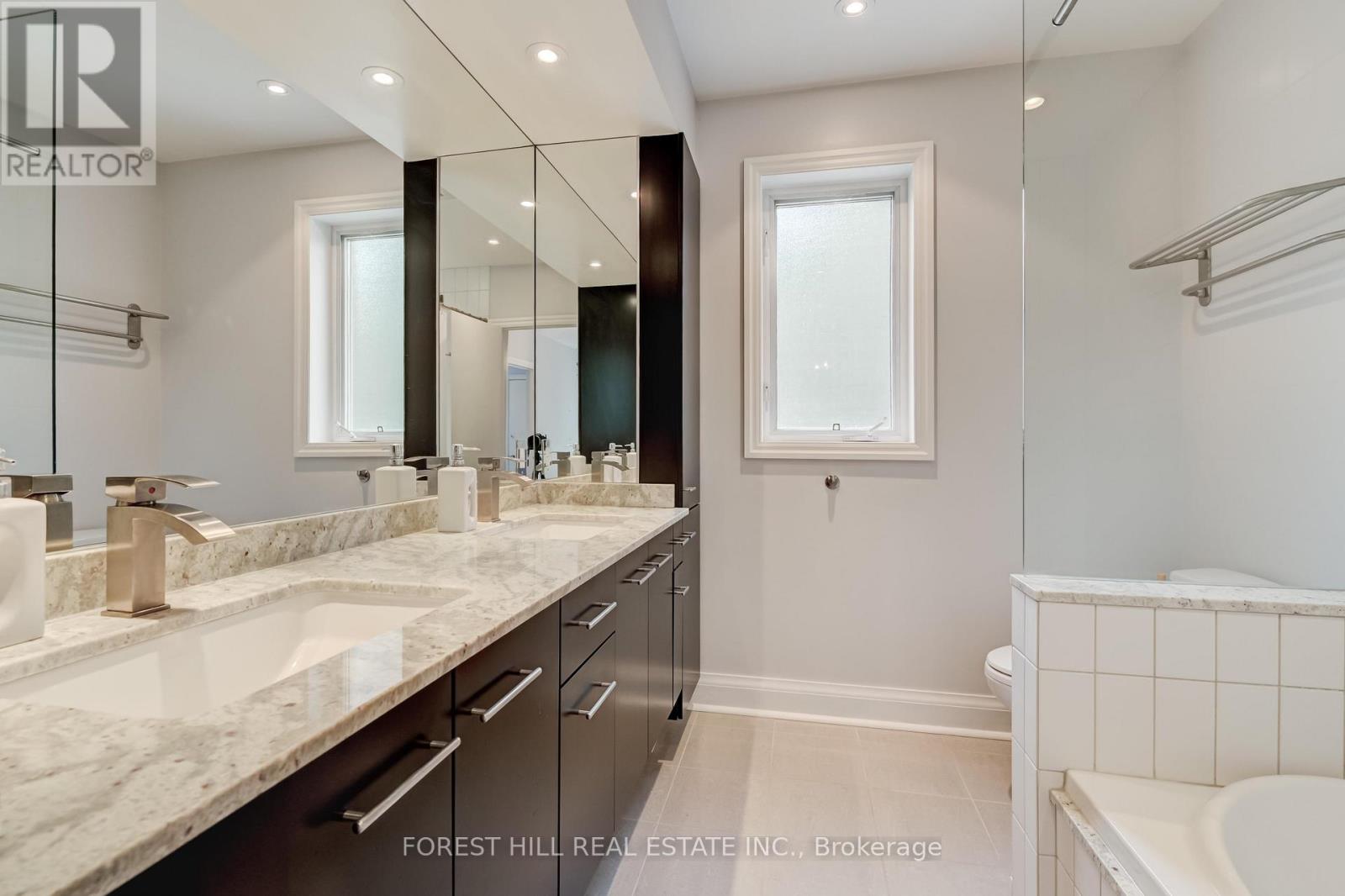 112 Dewbourne Avenue, Toronto, Ontario  M6C 1Y7 - Photo 22 - C13248938