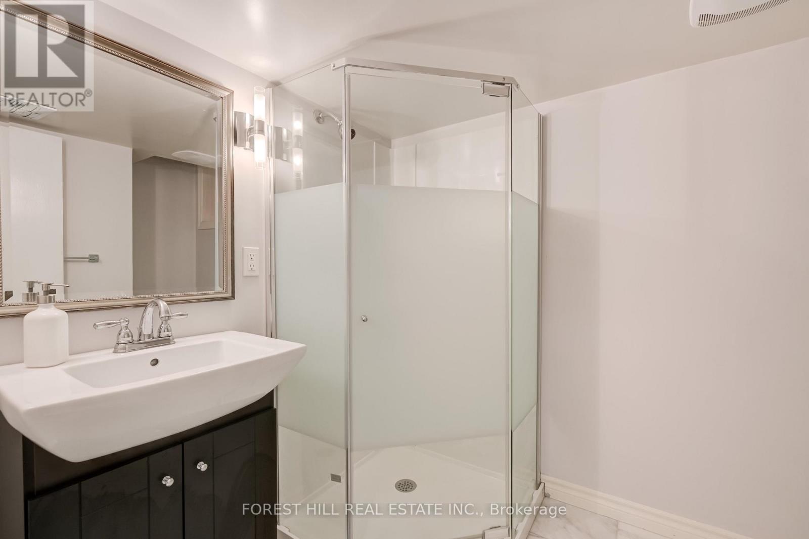112 Dewbourne Avenue, Toronto, Ontario  M6C 1Y7 - Photo 25 - C13248938