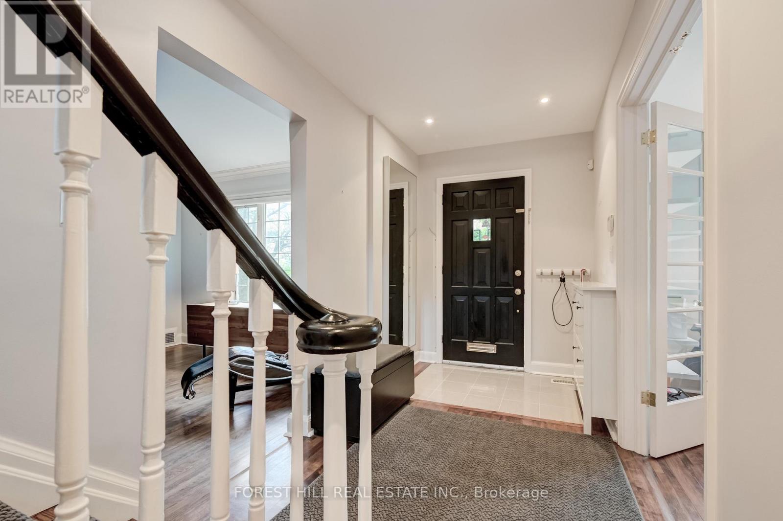 112 Dewbourne Avenue, Toronto, Ontario  M6C 1Y7 - Photo 3 - C13248938