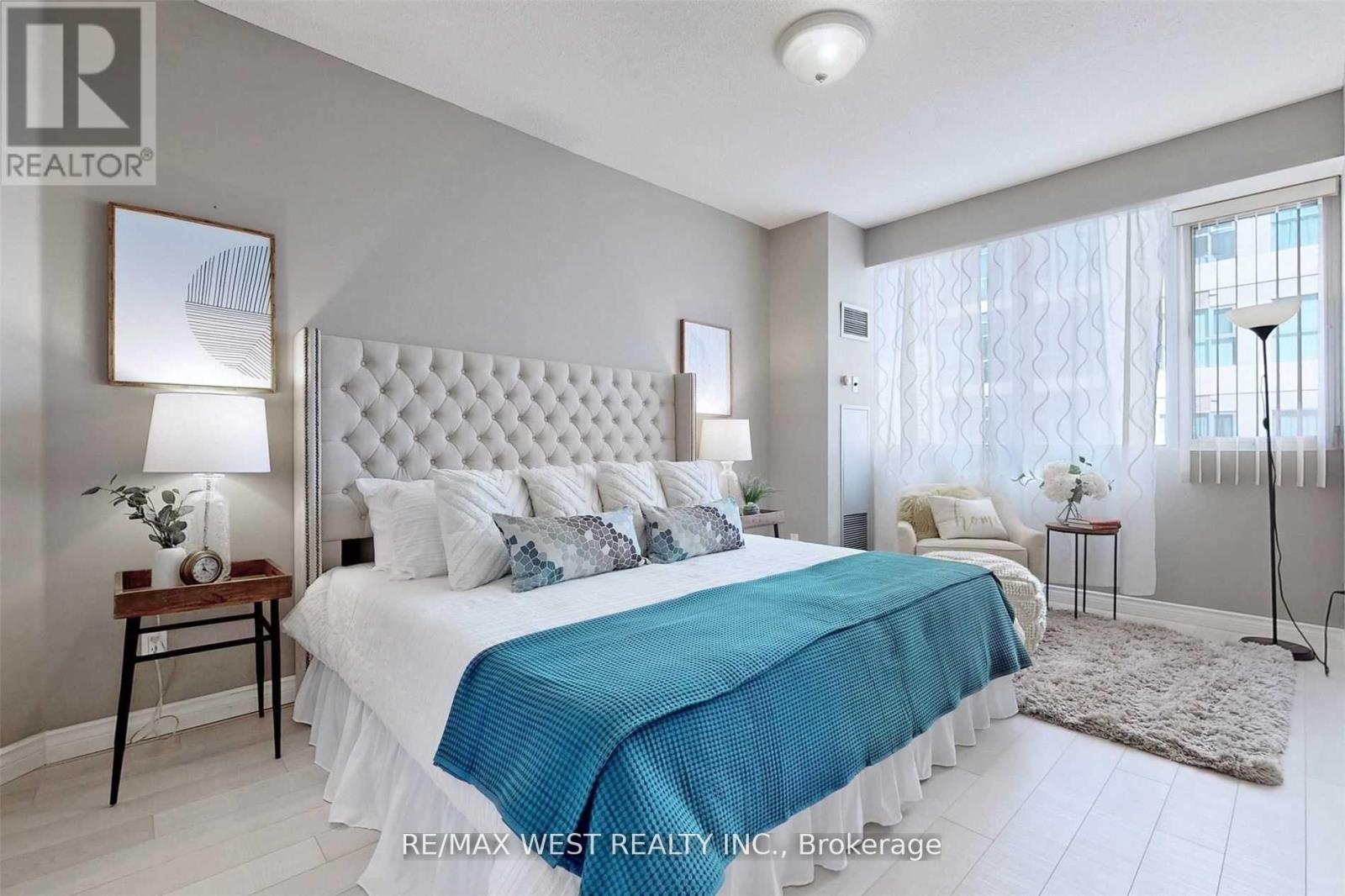 604 - 555 Yonge Street, Toronto, Ontario  M4Y 3A6 - Photo 12 - C13248964