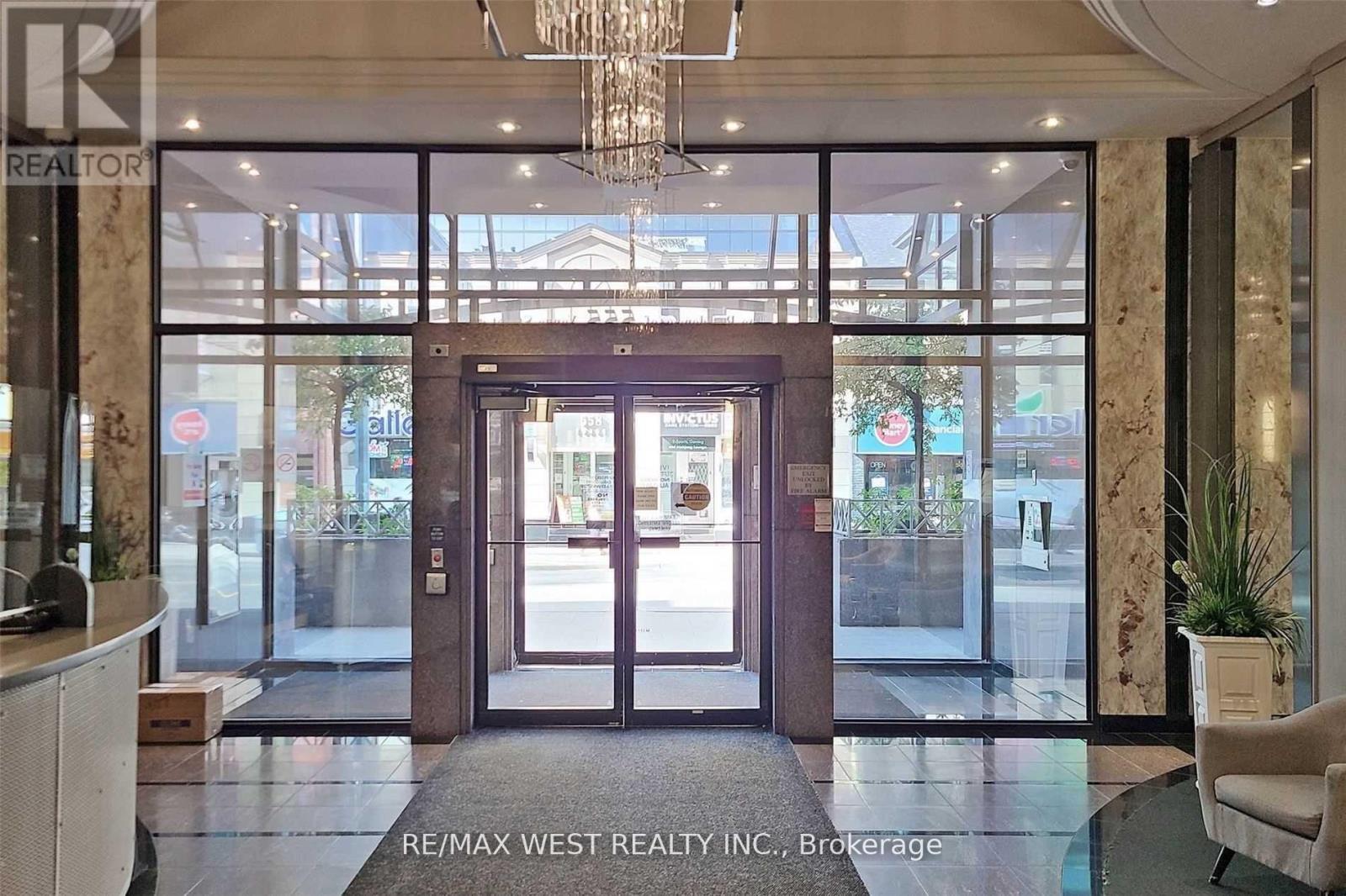 604 - 555 Yonge Street, Toronto, Ontario  M4Y 3A6 - Photo 15 - C13248964