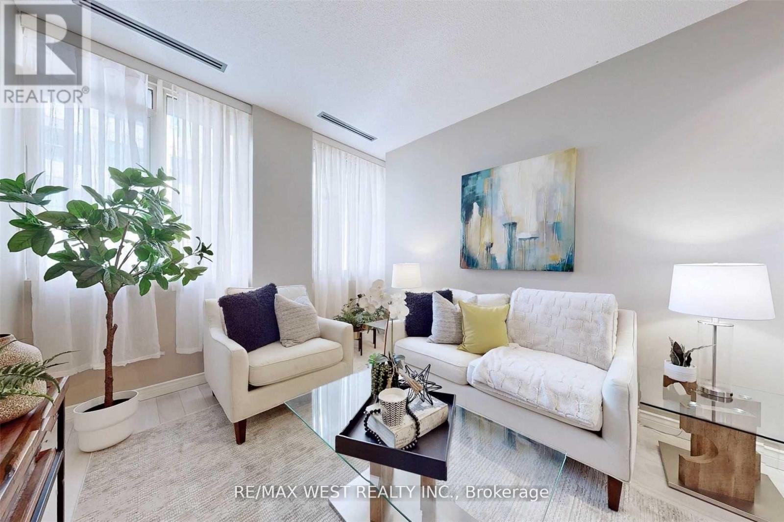 604 - 555 Yonge Street, Toronto, Ontario  M4Y 3A6 - Photo 3 - C13248964