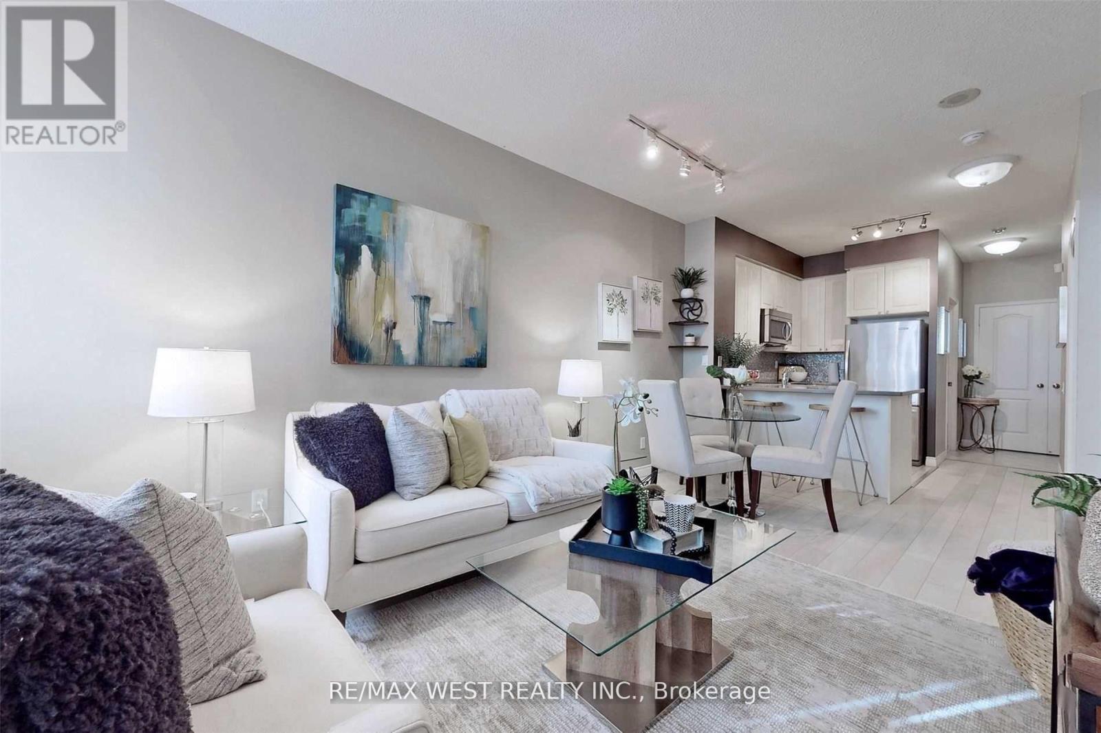 604 - 555 Yonge Street, Toronto, Ontario  M4Y 3A6 - Photo 4 - C13248964