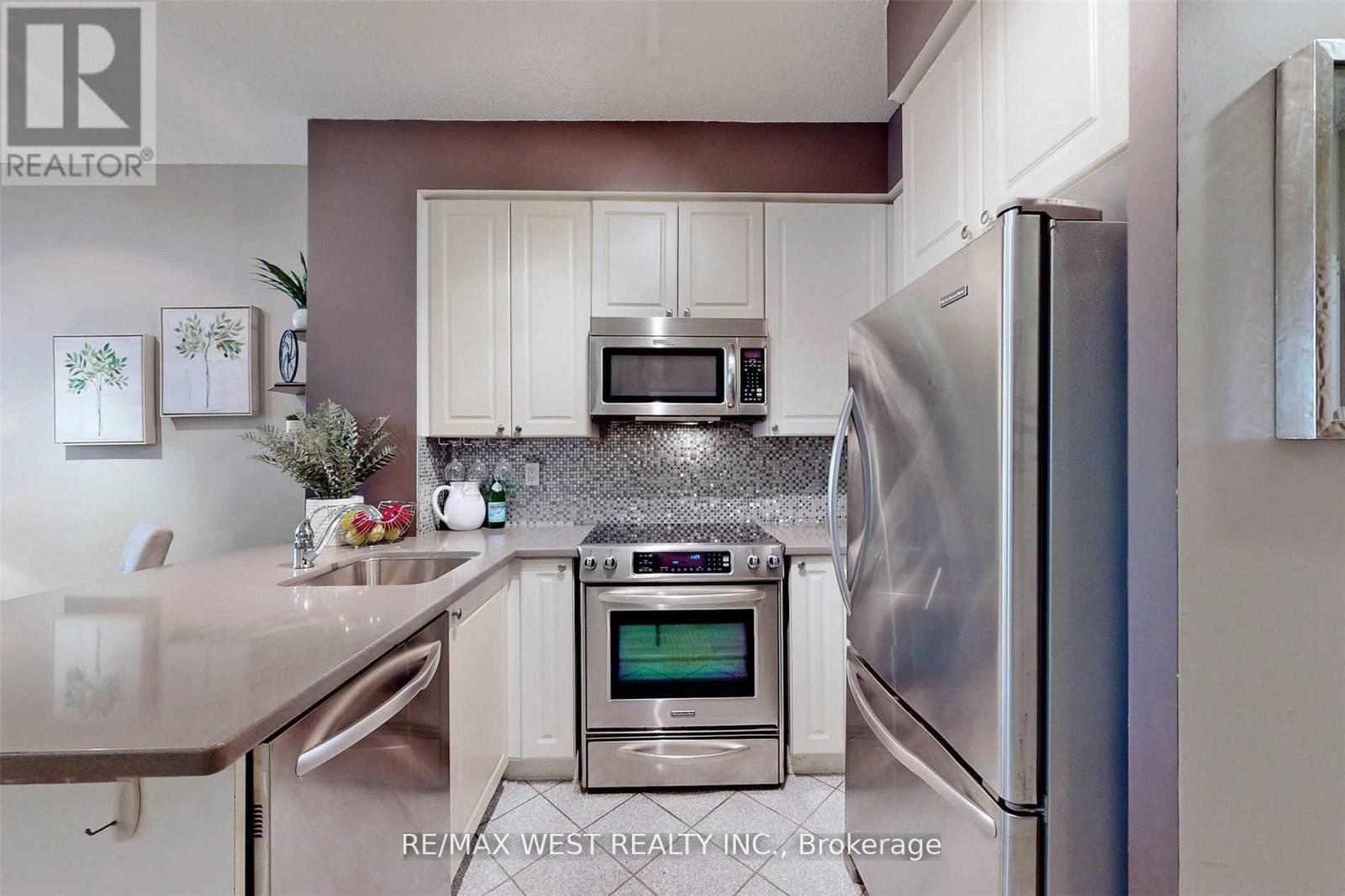 604 - 555 Yonge Street, Toronto, Ontario  M4Y 3A6 - Photo 6 - C13248964