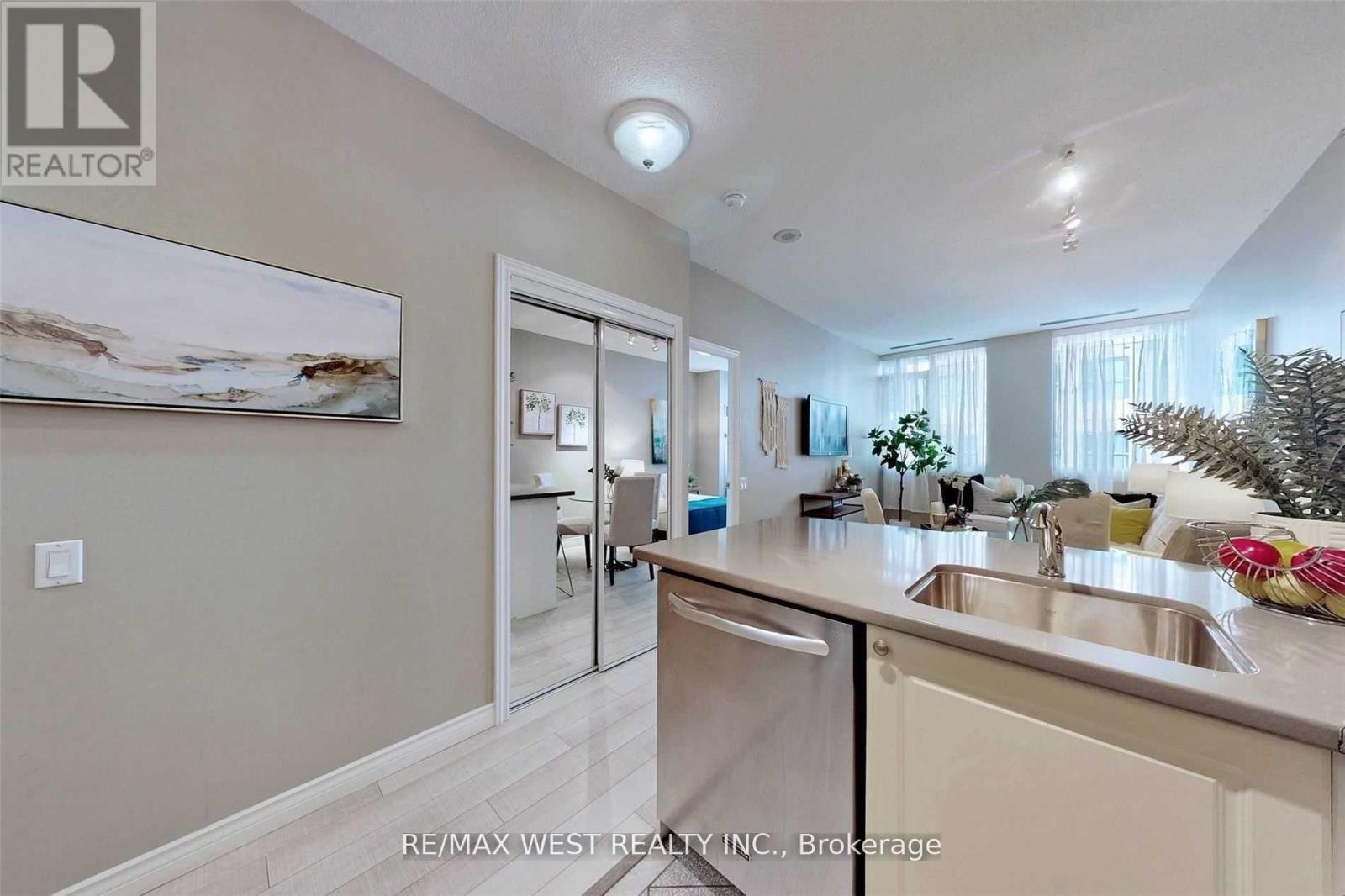 604 - 555 Yonge Street, Toronto, Ontario  M4Y 3A6 - Photo 8 - C13248964