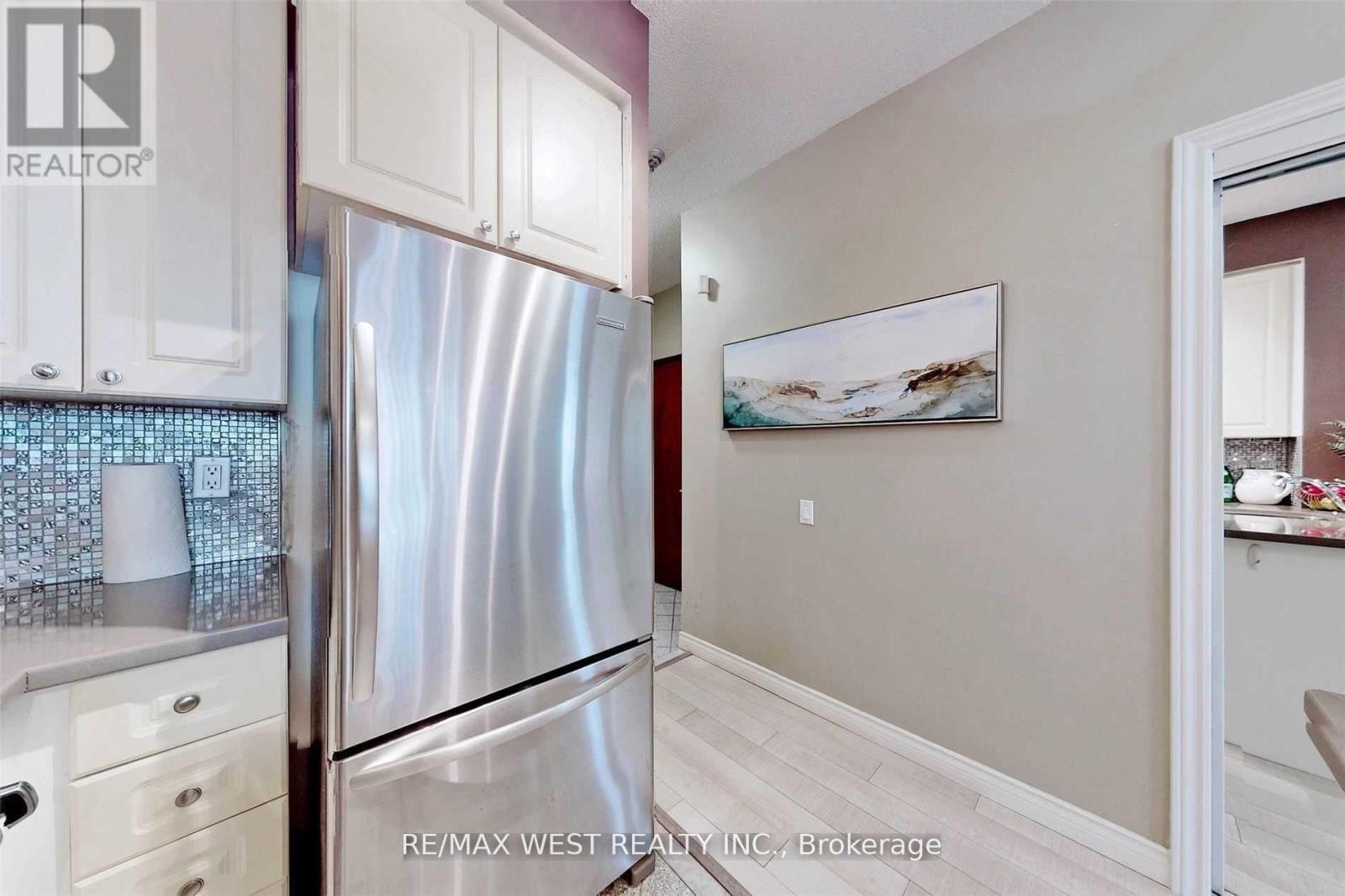 604 - 555 Yonge Street, Toronto, Ontario  M4Y 3A6 - Photo 9 - C13248964