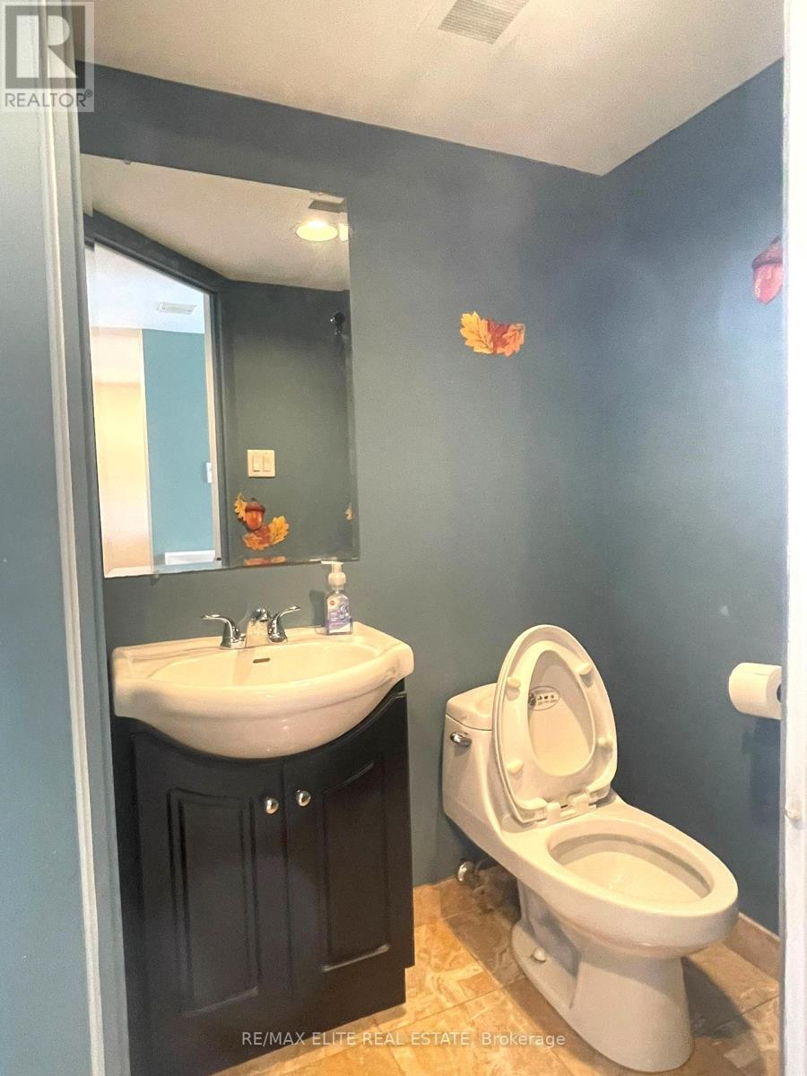 1502 - 25 Maitland Street, Toronto, Ontario  M4Y 2W1 - Photo 5 - C13249138