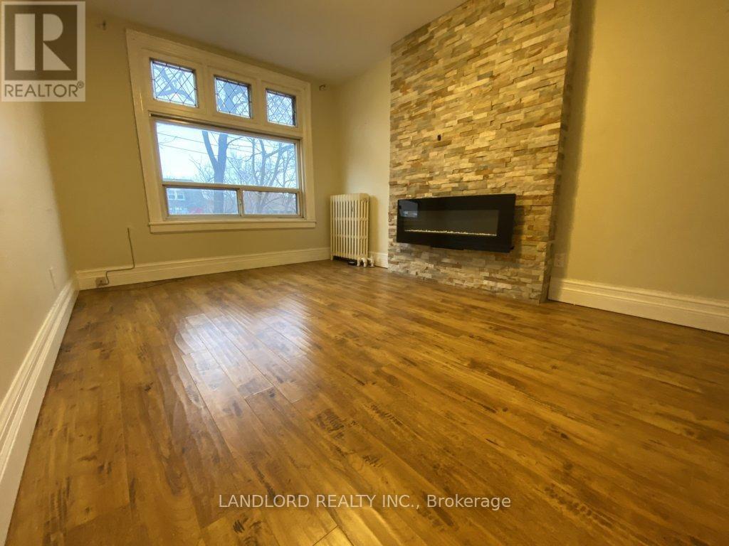 UPPER - 412 DOVERCOURT ROAD, Toronto, Ontario