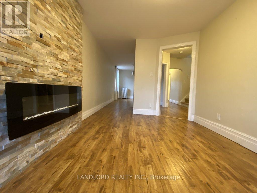 Upper - 412 Dovercourt Road, Toronto, Ontario  M6J 3E7 - Photo 3 - C13249176