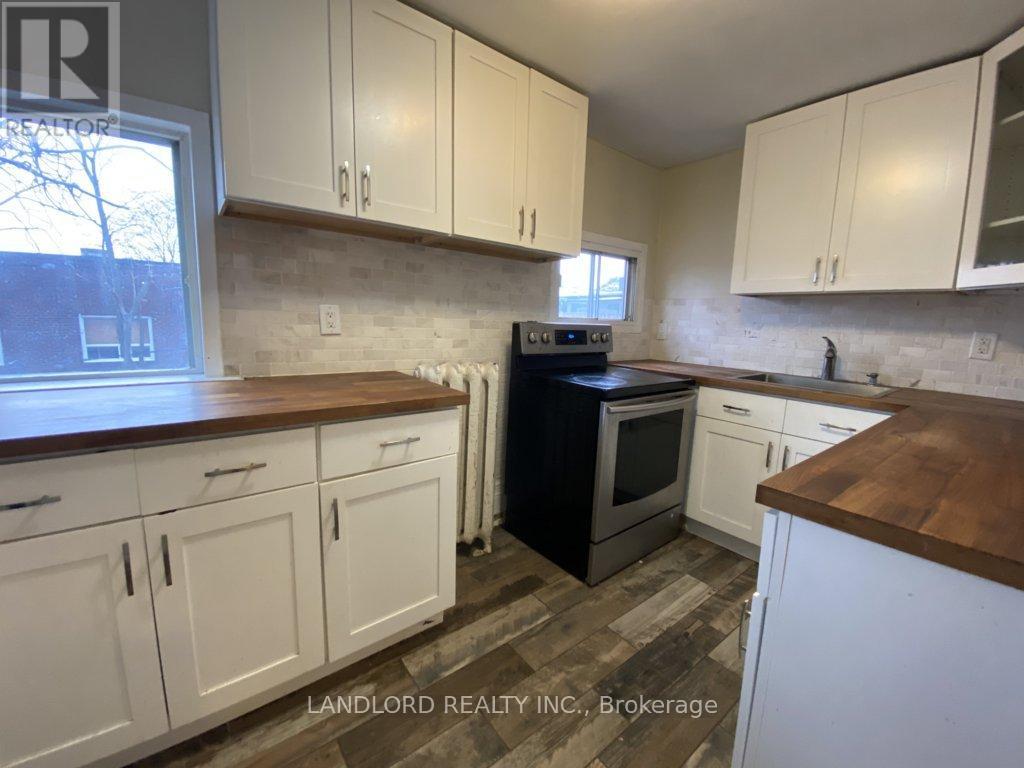 Upper - 412 Dovercourt Road, Toronto, Ontario  M6J 3E7 - Photo 6 - C13249176
