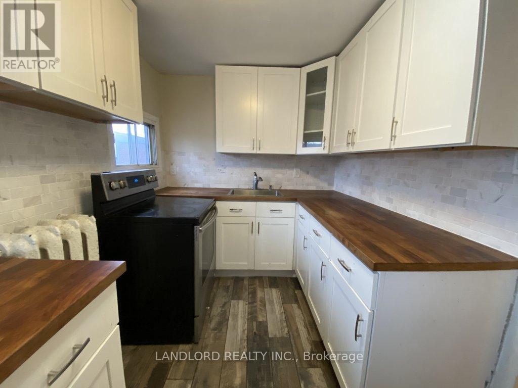Upper - 412 Dovercourt Road, Toronto, Ontario  M6J 3E7 - Photo 9 - C13249176