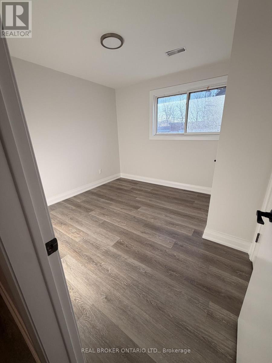 Main - 653 Athol Street E, Oshawa, Ontario  L1H 1M2 - Photo 12 - E13248810
