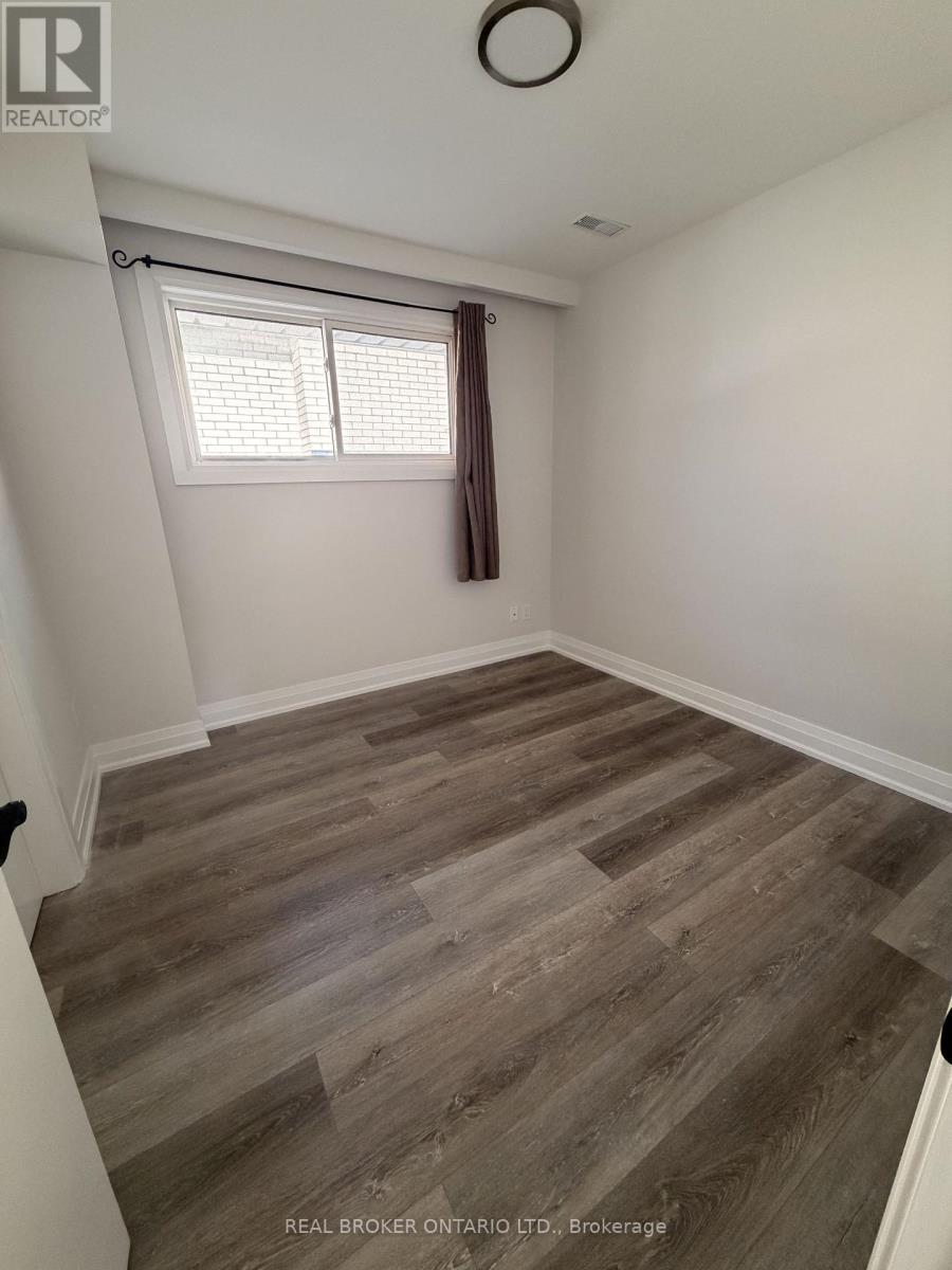 Main - 653 Athol Street E, Oshawa, Ontario  L1H 1M2 - Photo 13 - E13248810