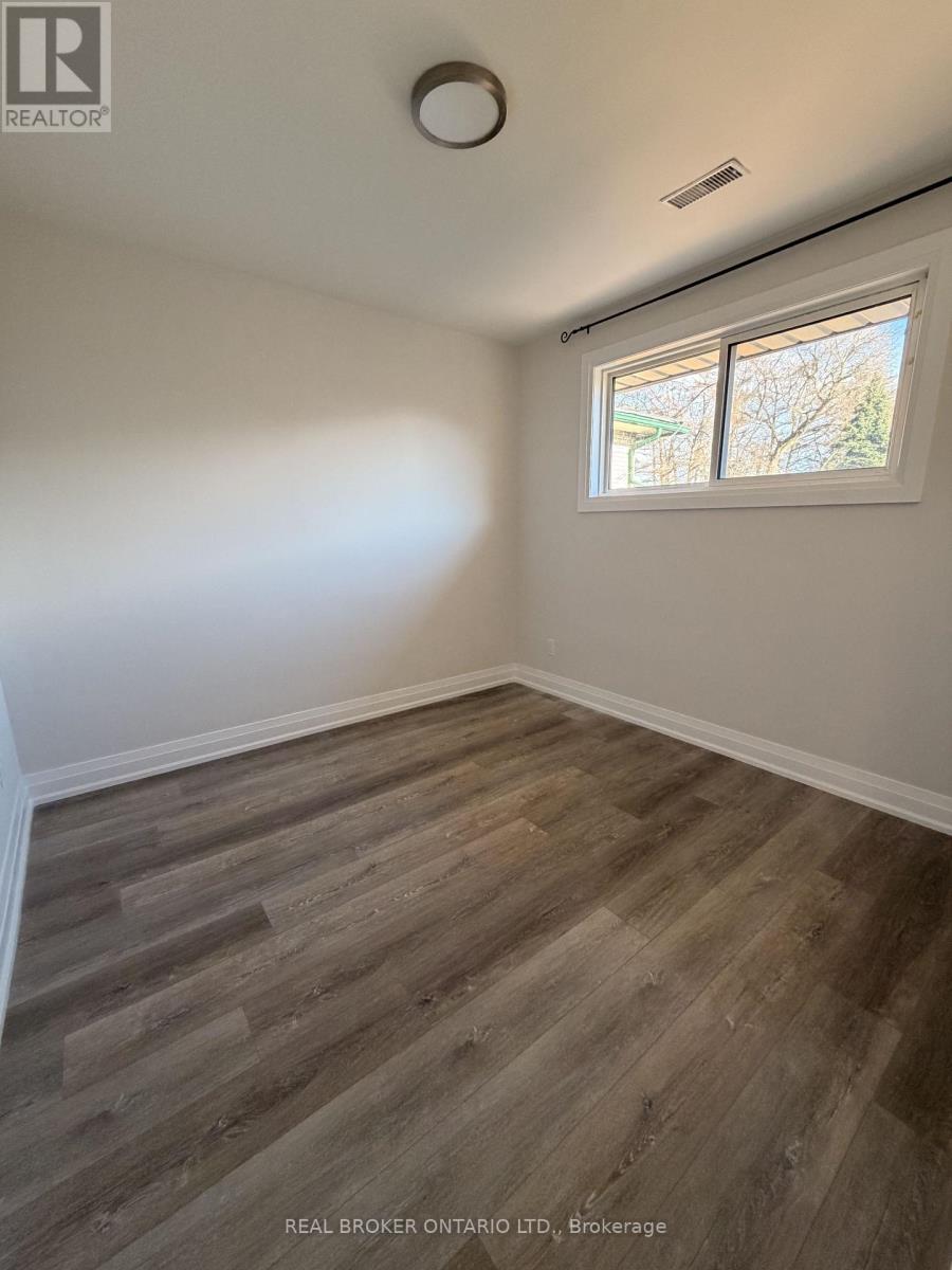 Main - 653 Athol Street E, Oshawa, Ontario  L1H 1M2 - Photo 14 - E13248810