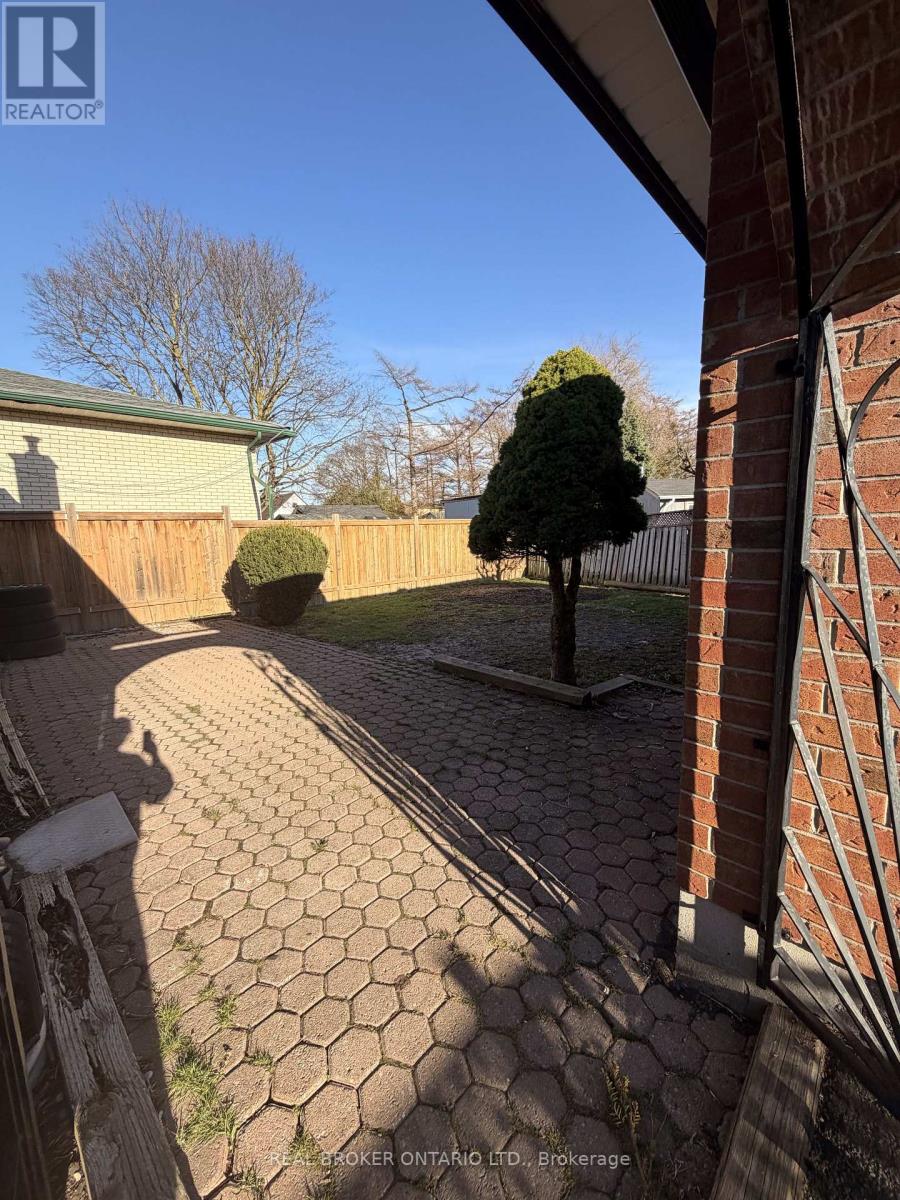Main - 653 Athol Street E, Oshawa, Ontario  L1H 1M2 - Photo 19 - E13248810